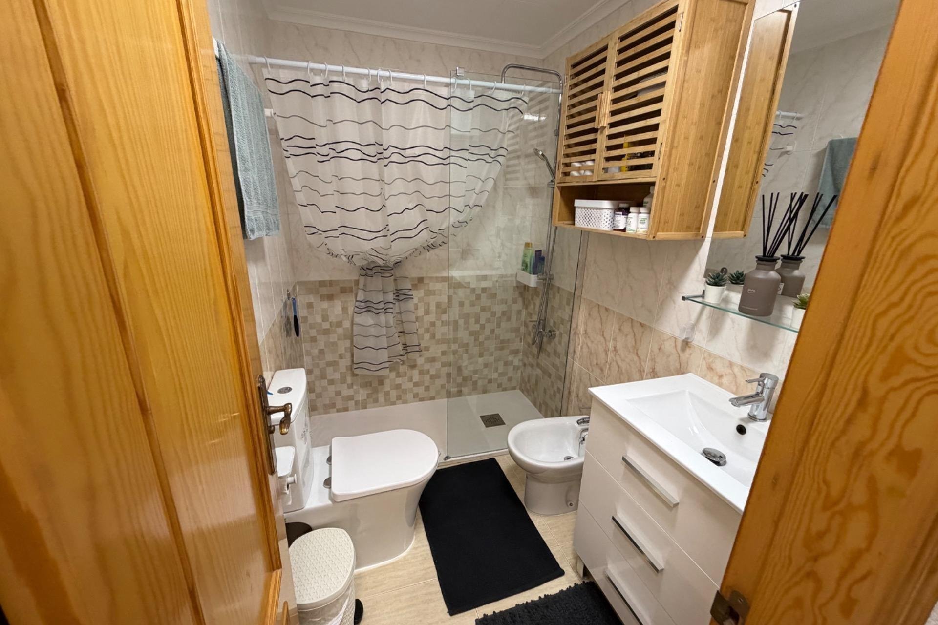 Resale - Apartment / Flat * - Torrevieja * - Playa del Cura *