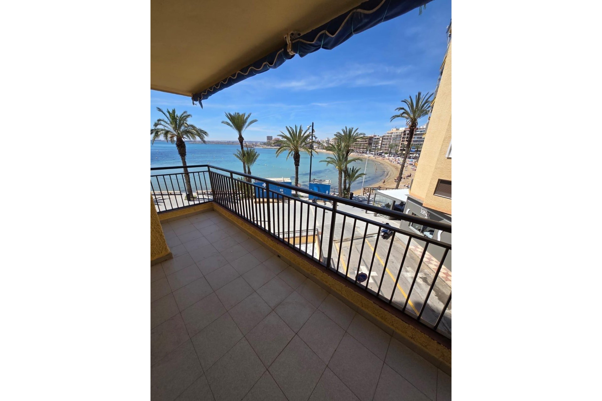 Resale - Apartment / Flat * - Torrevieja * - Playa del Cura *