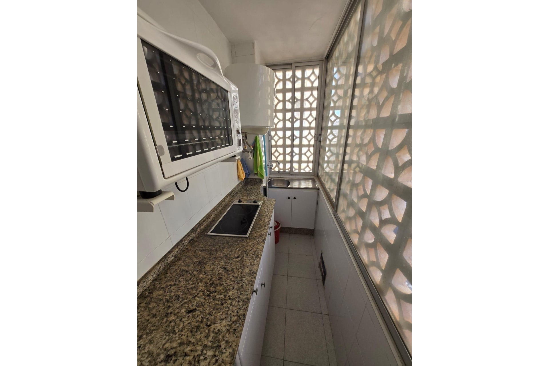 Resale - Apartment / Flat * - Torrevieja * - Playa del Cura *