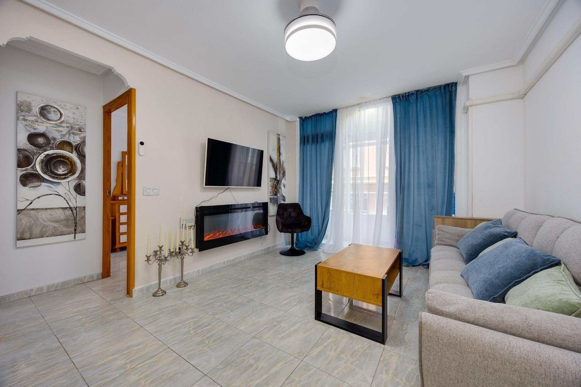 Resale - Apartment / Flat * - Torrevieja * - Playa del Cura *