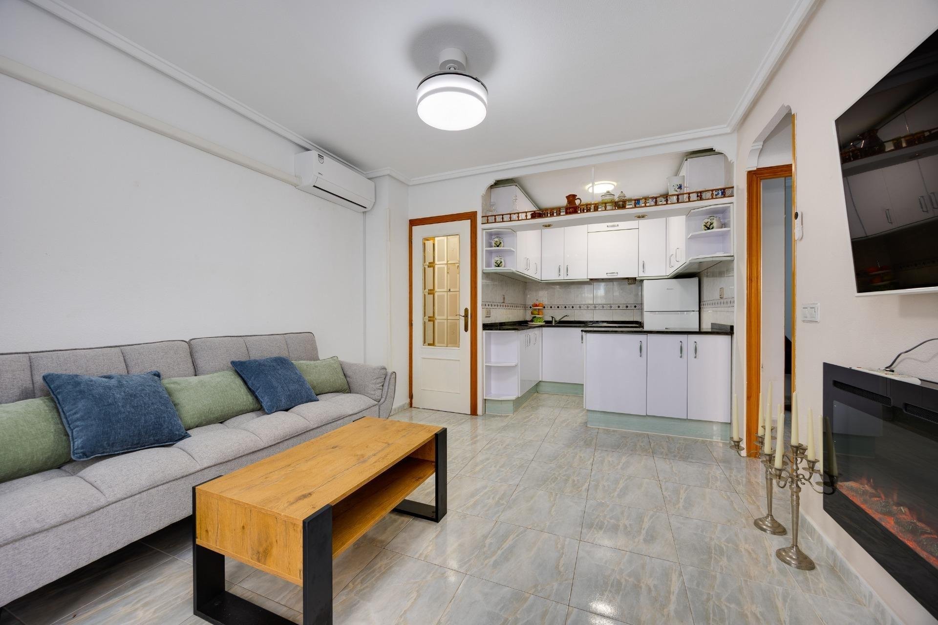 Resale - Apartment / Flat * - Torrevieja * - Playa del Cura *