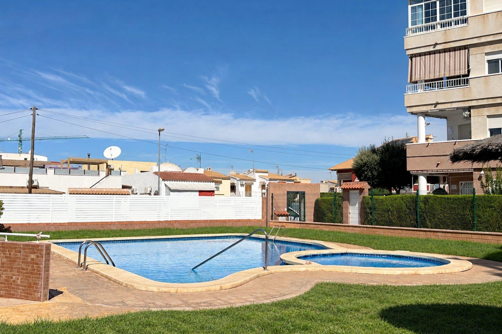 Resale - Apartment / Flat * - Torrevieja * - Playa del Cura *