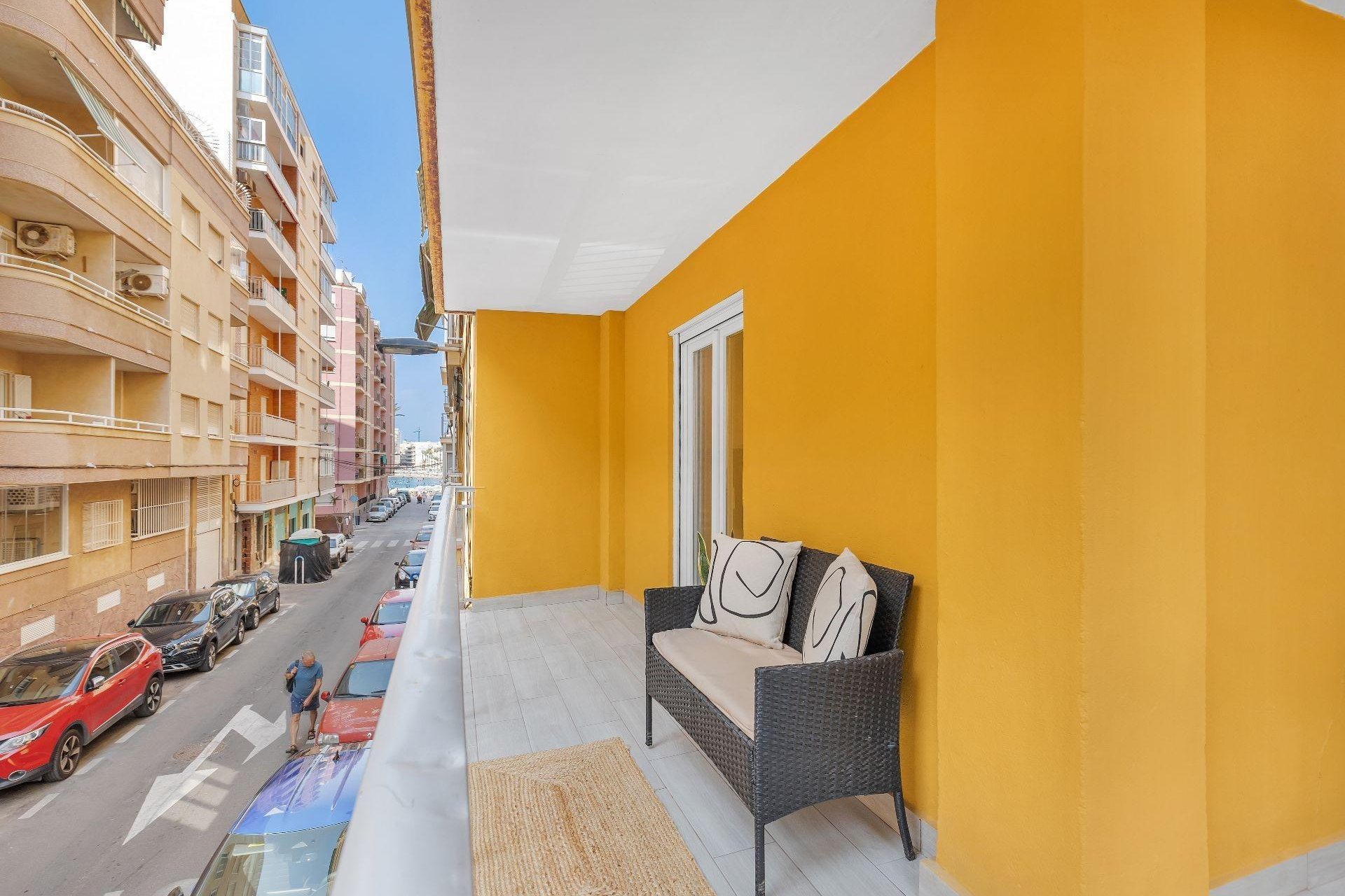 Resale - Apartment / Flat * - Torrevieja * - Playa del Cura *