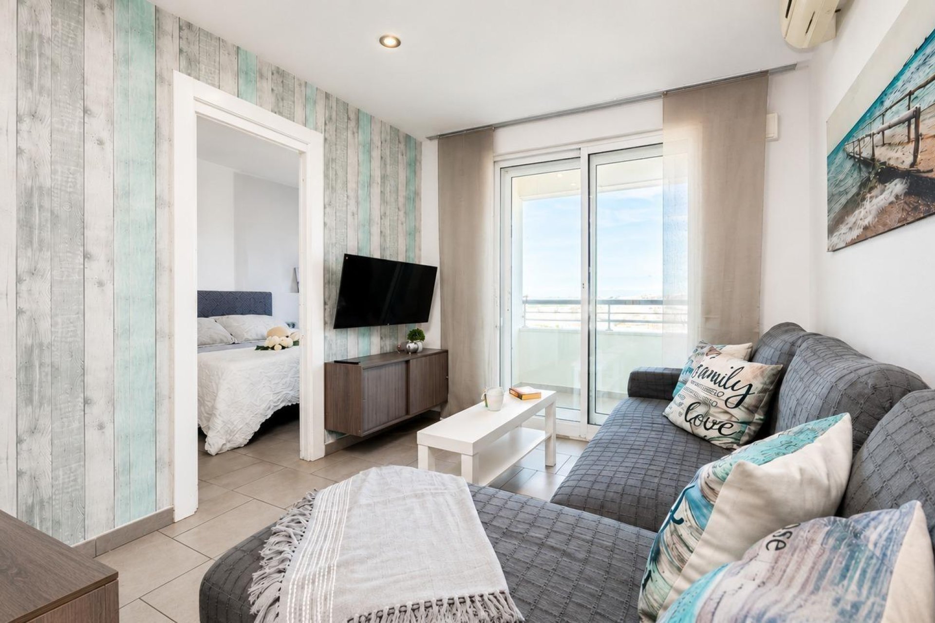 Resale - Apartment / Flat * - Torrevieja * - Playa del Cura *