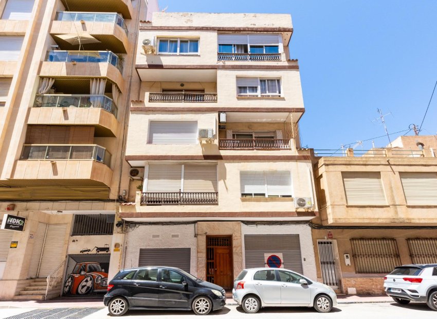 Resale - Apartment / Flat * - Torrevieja * - Puerto Deportivo