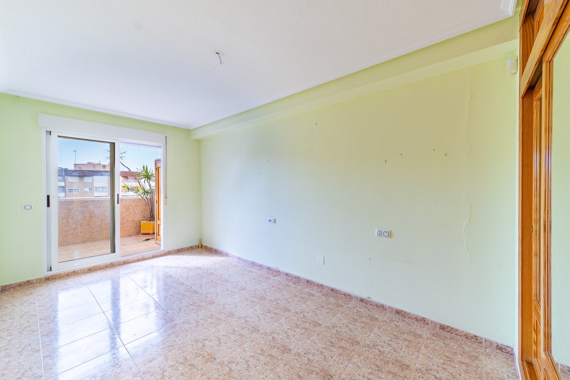 Resale - Apartment / Flat * - Torrevieja - Puerto