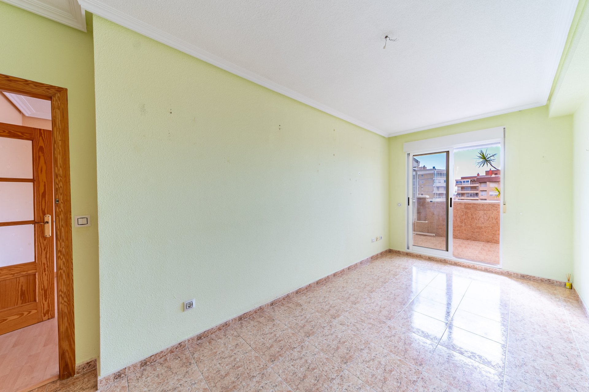 Resale - Apartment / Flat * - Torrevieja - Puerto