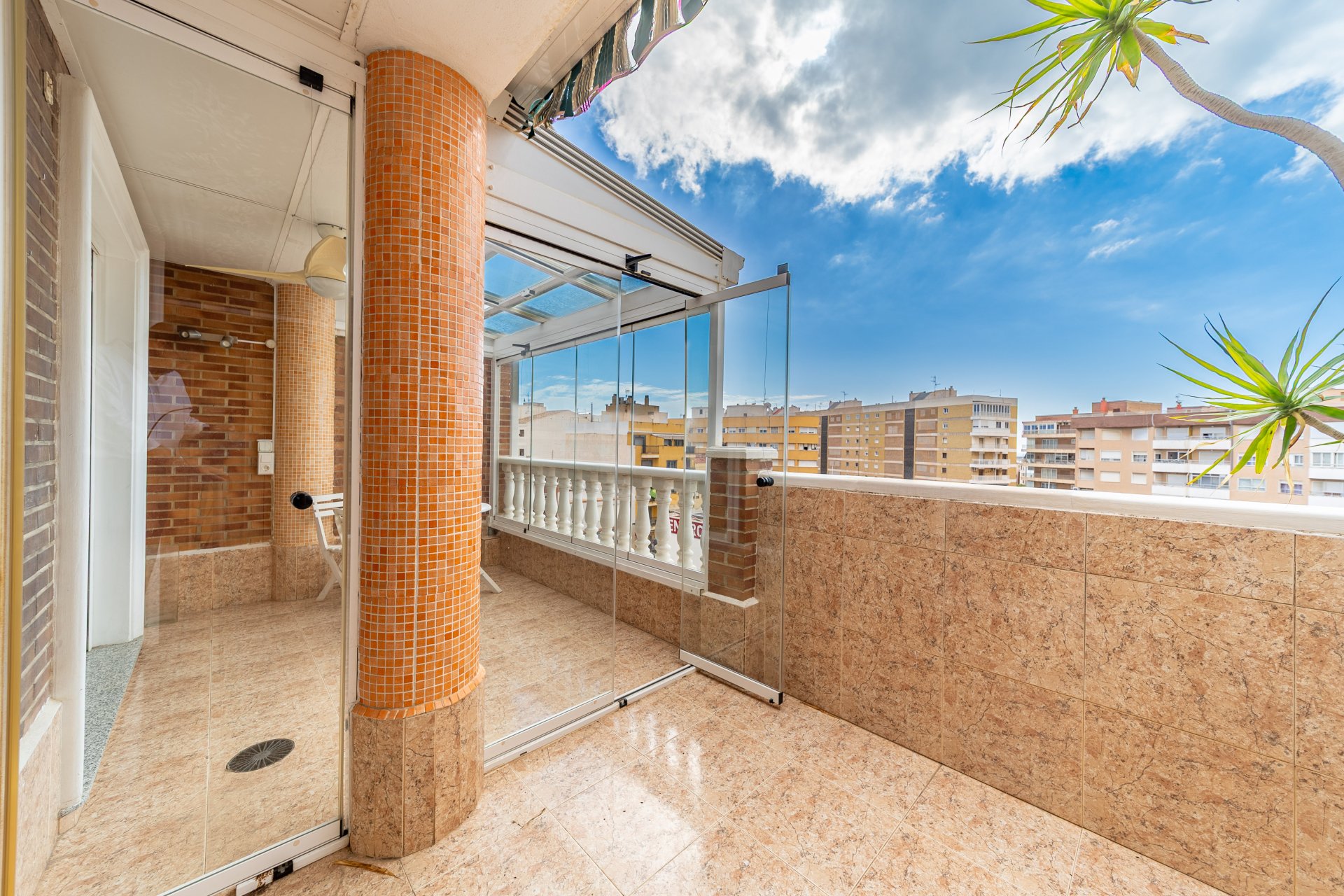 Resale - Apartment / Flat * - Torrevieja - Puerto