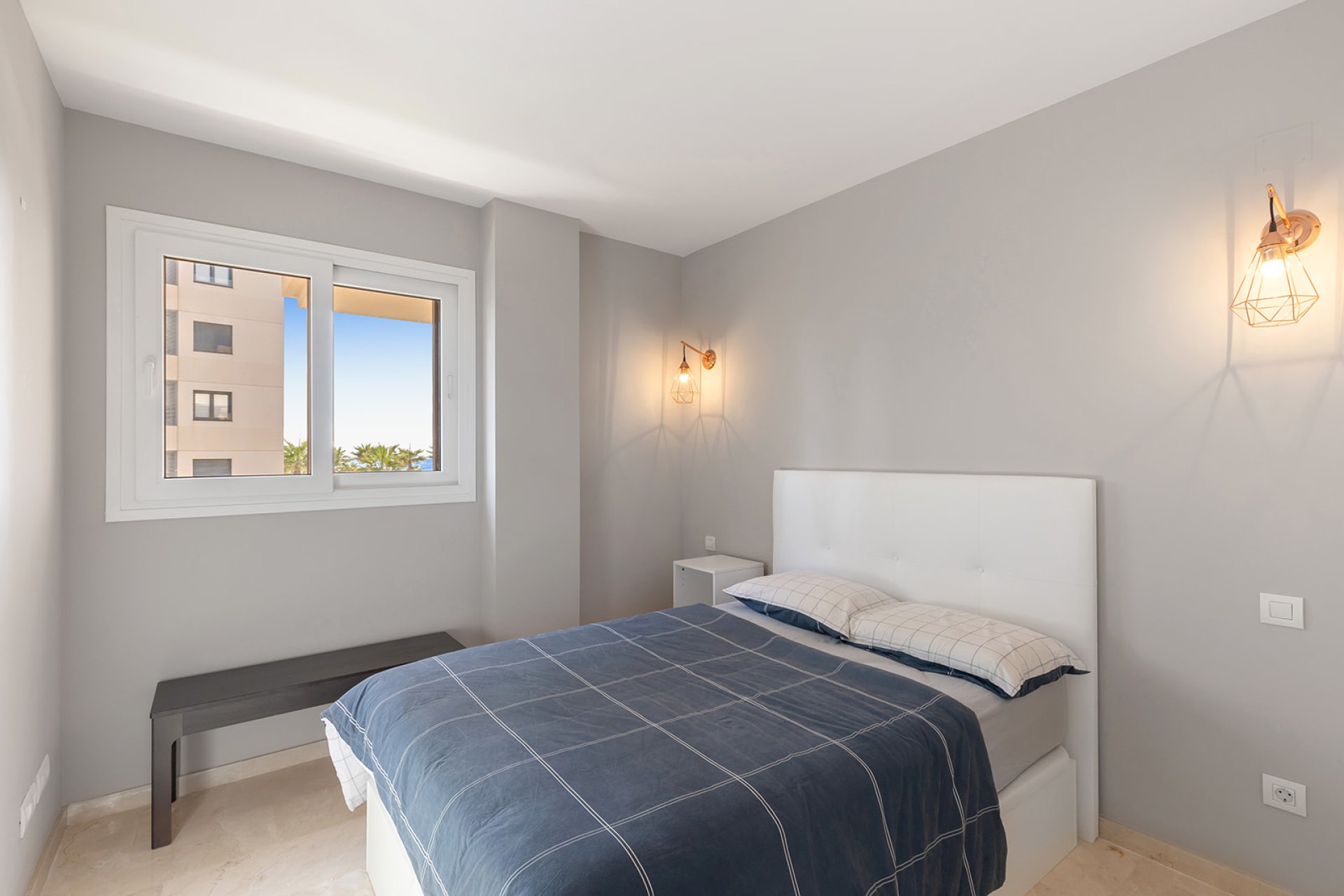 Resale - Apartment / flat - Torrevieja - Punta Prima