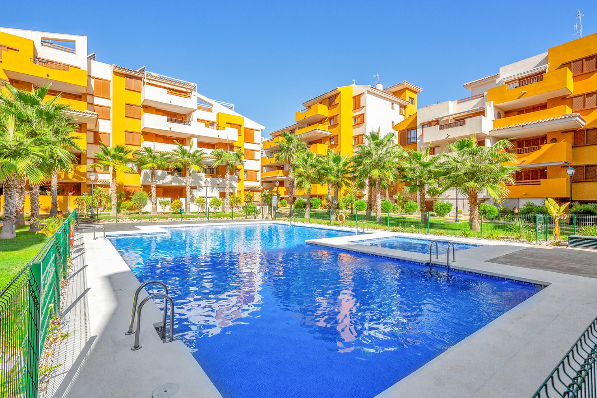 Resale - Apartment / flat - Torrevieja - Punta Prima