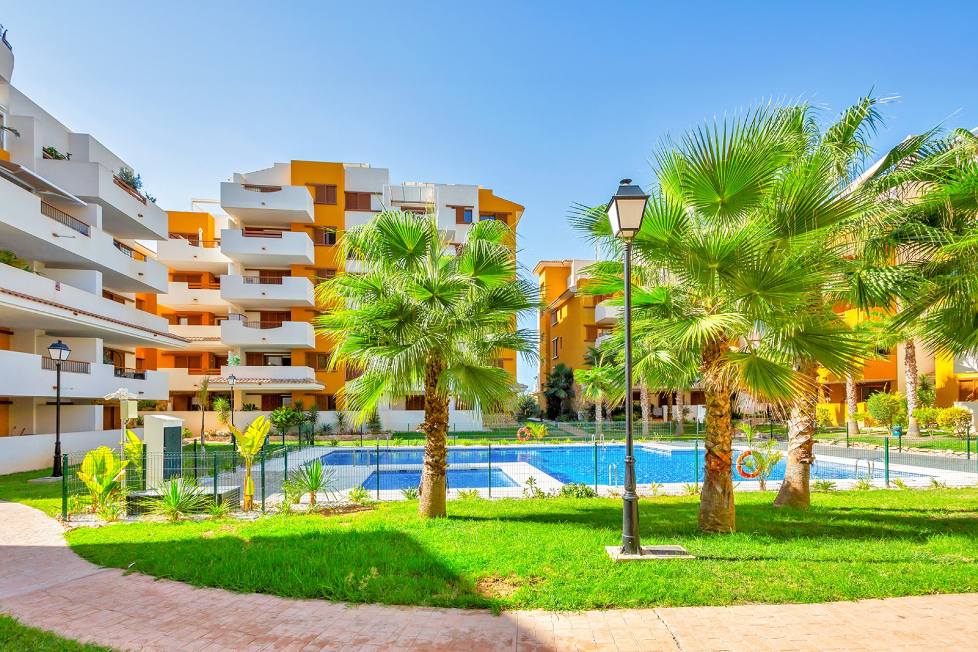 Resale - Apartment / flat - Torrevieja - Punta Prima