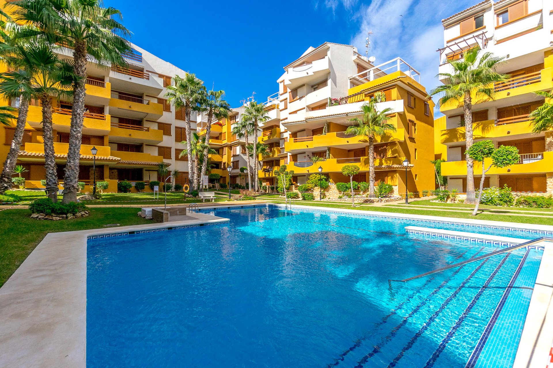 Resale - Apartment / flat - Torrevieja - Punta Prima