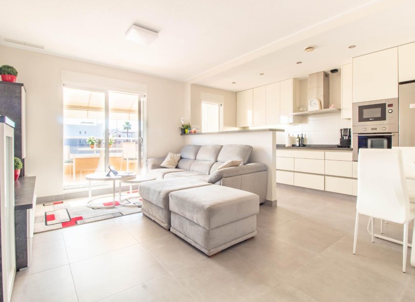Resale - Apartment / Flat * - Torrevieja - Punta Prima *