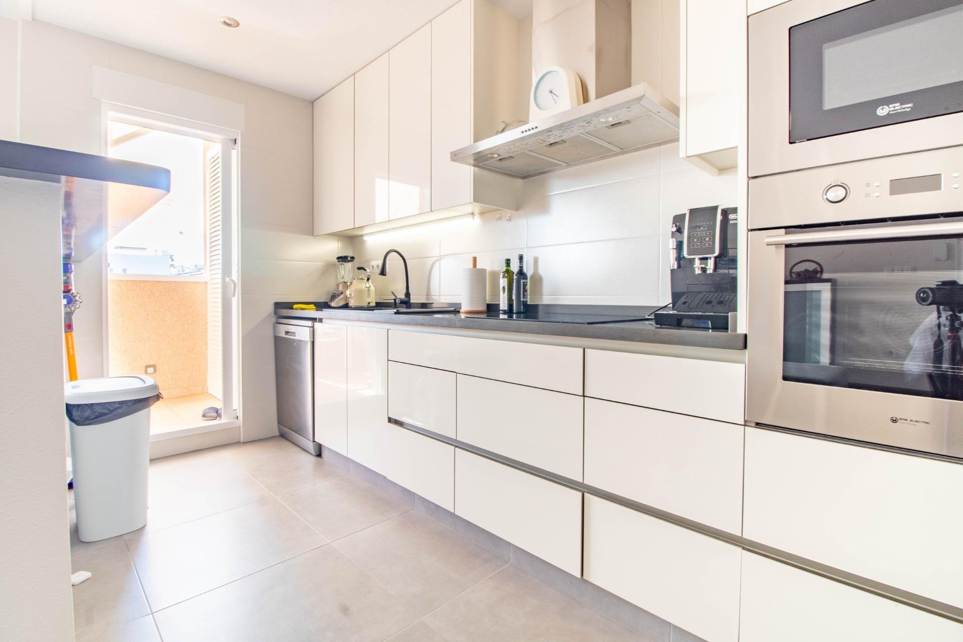 Resale - Apartment / Flat * - Torrevieja - Punta Prima *