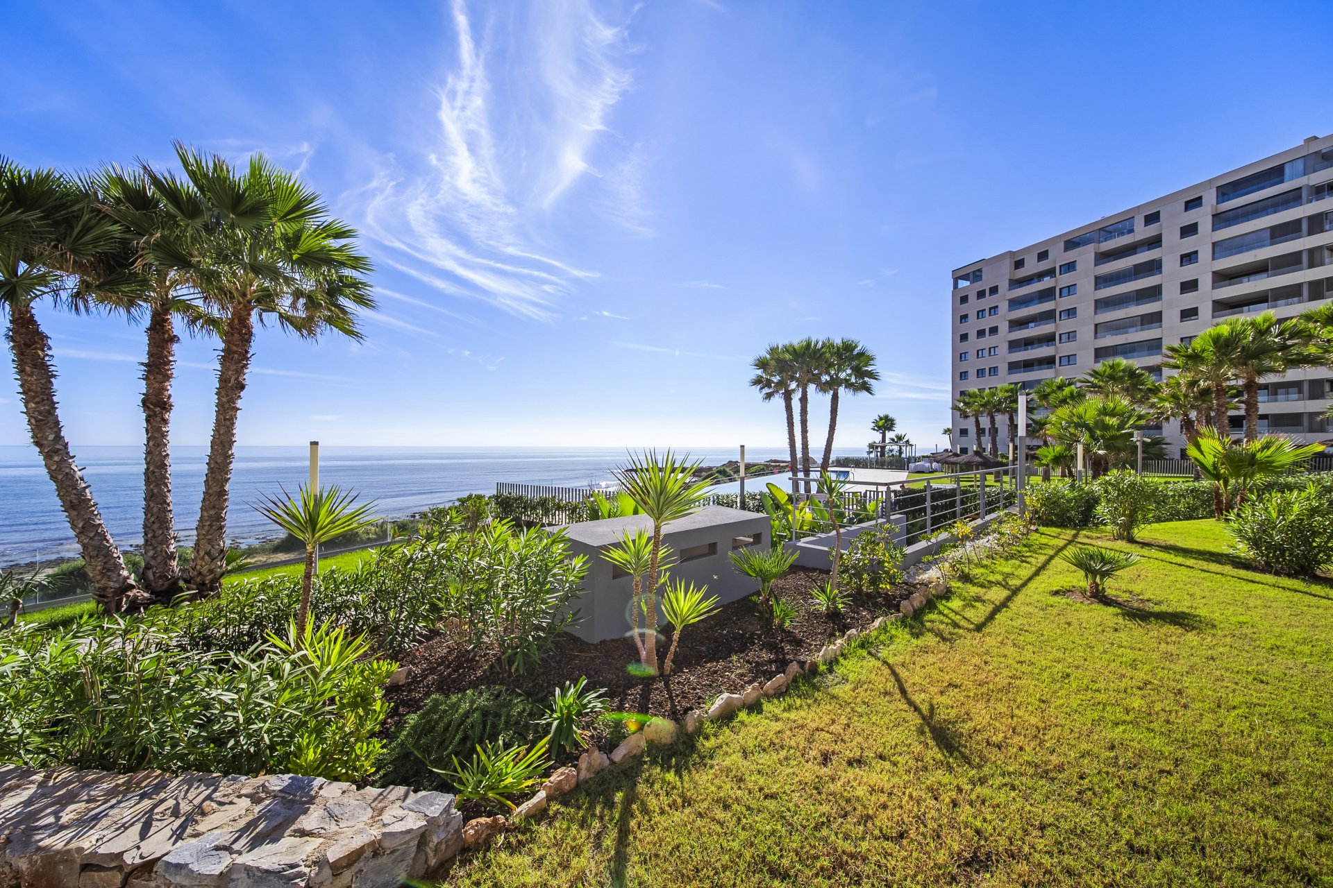 Resale - Apartment / Flat * - Torrevieja - Punta Prima *