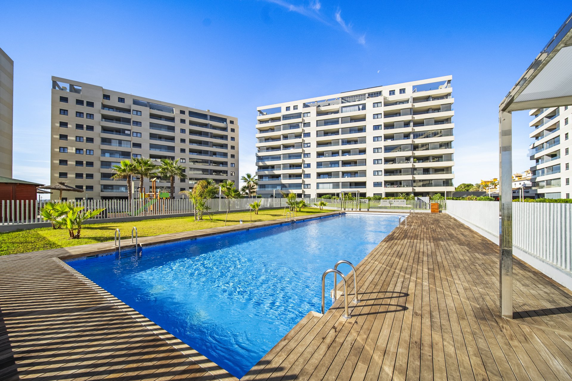 Resale - Apartment / Flat * - Torrevieja - Punta Prima *