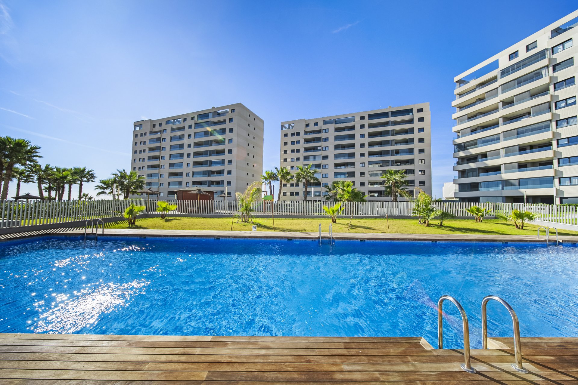 Resale - Apartment / Flat * - Torrevieja - Punta Prima *
