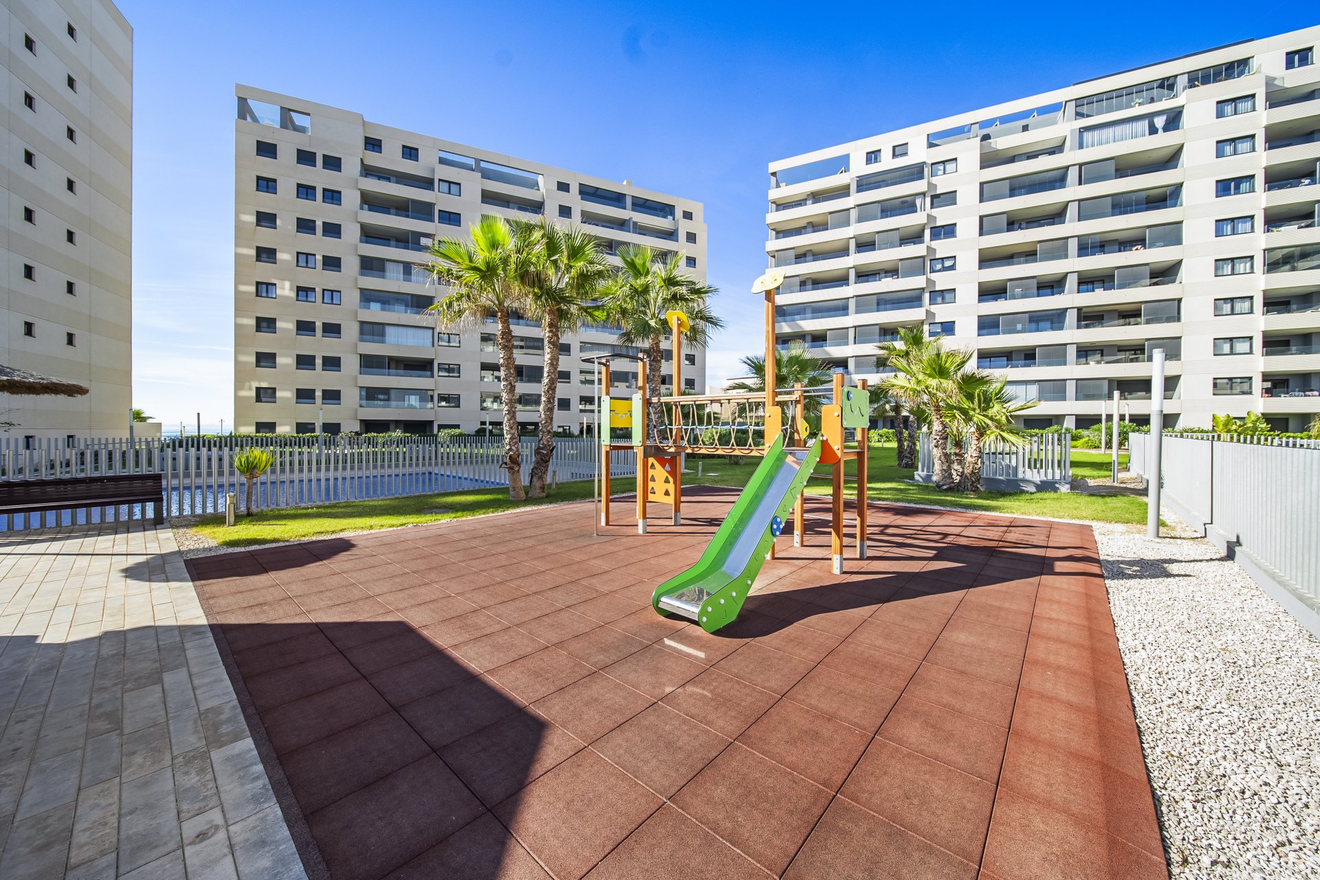 Resale - Apartment / Flat * - Torrevieja - Punta Prima *
