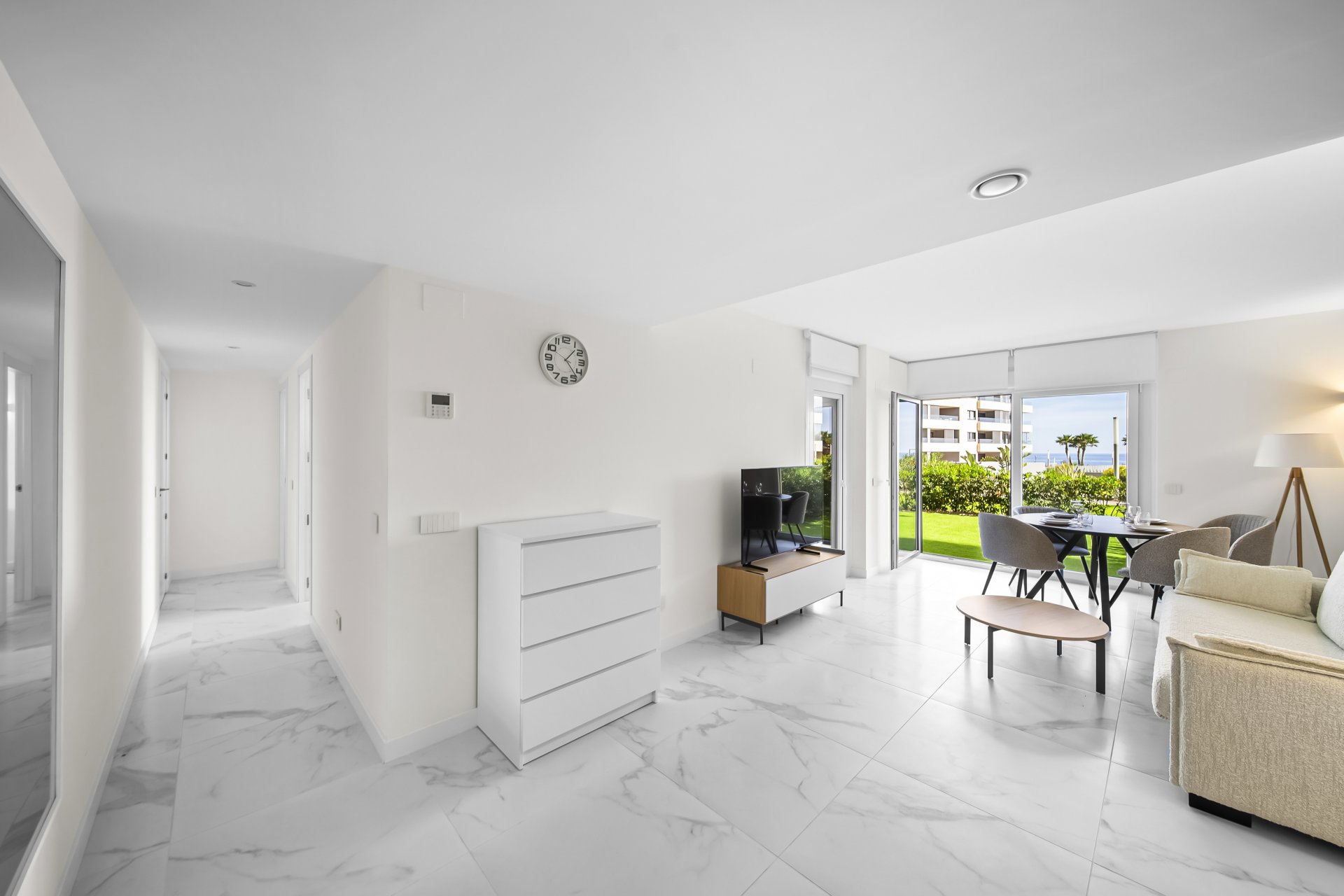 Resale - Apartment / Flat * - Torrevieja - Punta Prima *