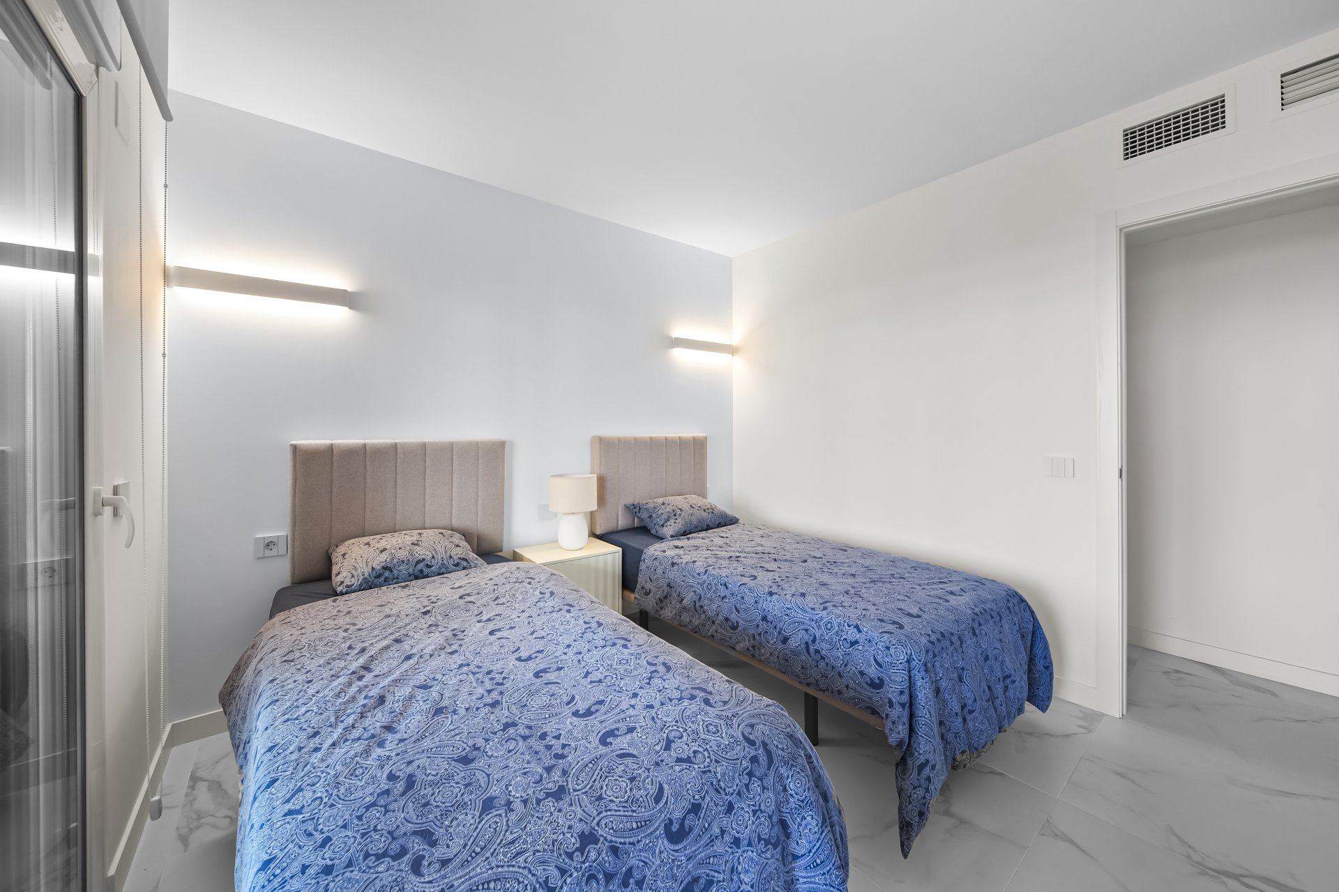 Resale - Apartment / Flat * - Torrevieja - Punta Prima *