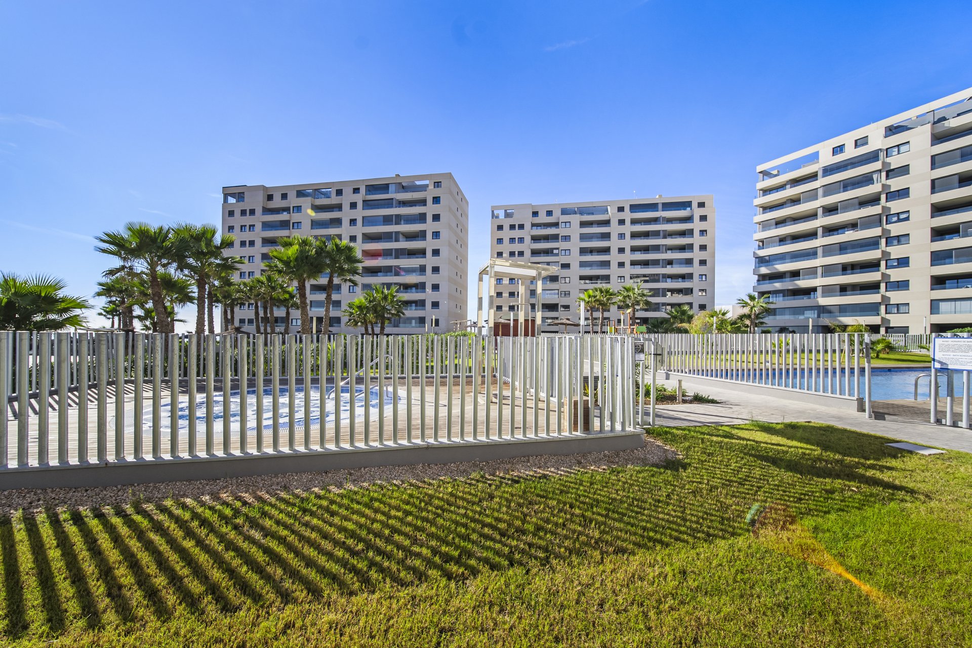Resale - Apartment / Flat * - Torrevieja - Punta Prima *