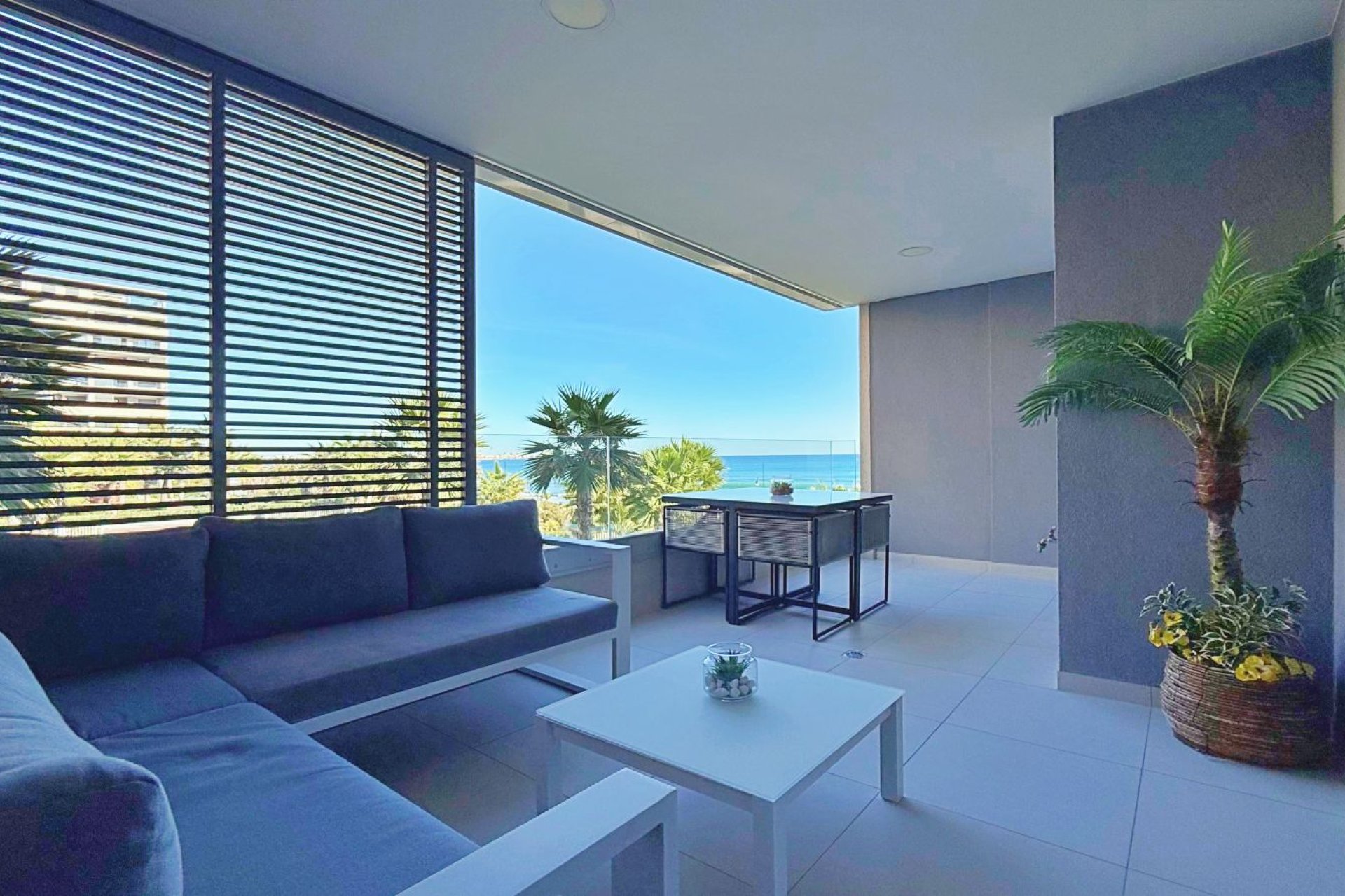 Resale - Apartment / Flat * - Torrevieja - Punta Prima *