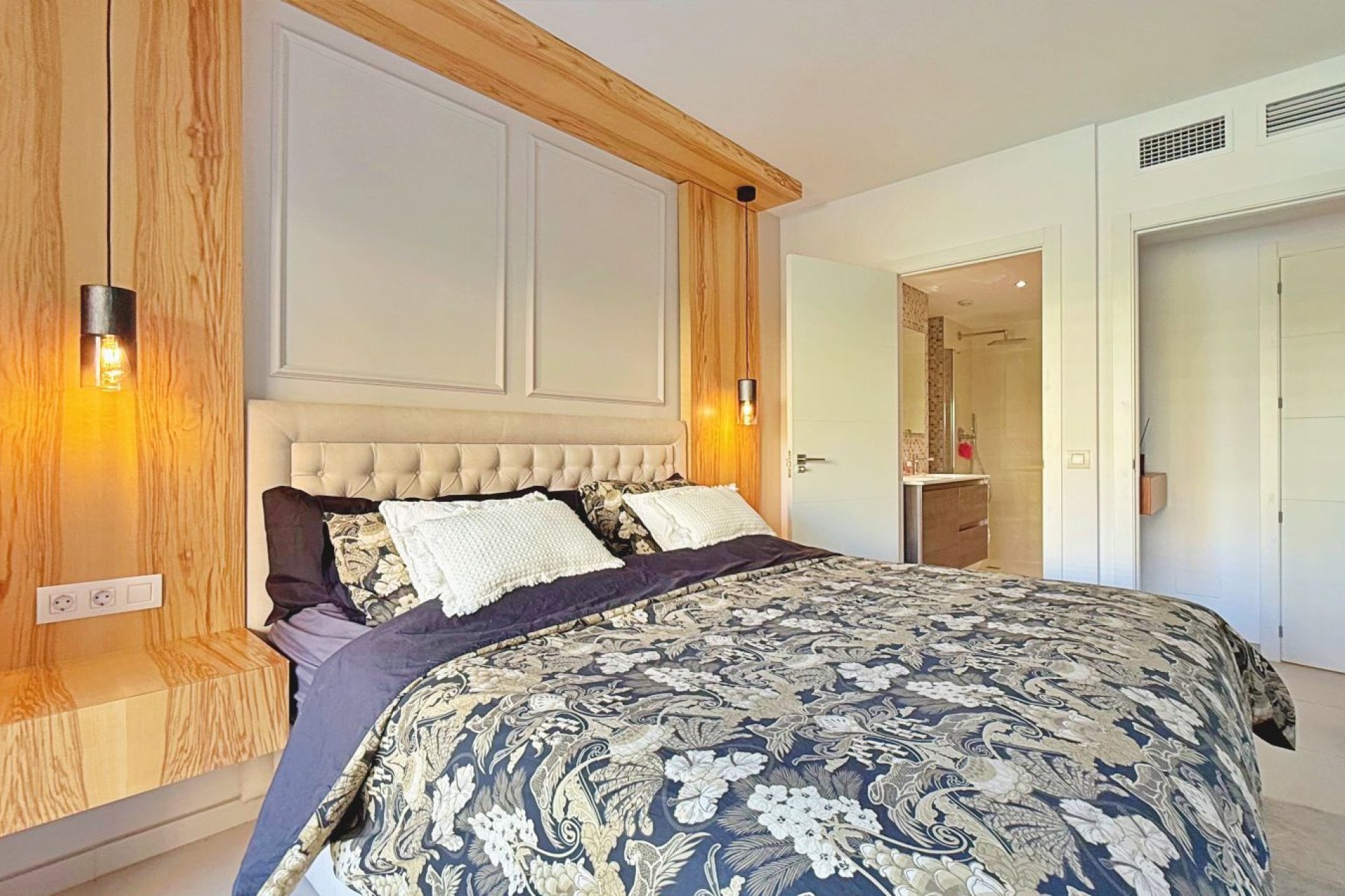 Resale - Apartment / Flat * - Torrevieja - Punta Prima *