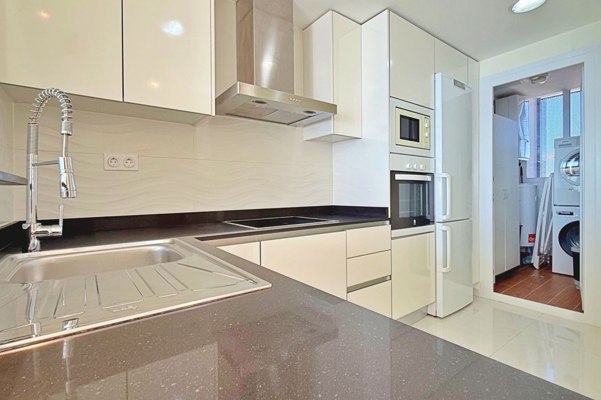 Resale - Apartment / Flat * - Torrevieja - Punta Prima *