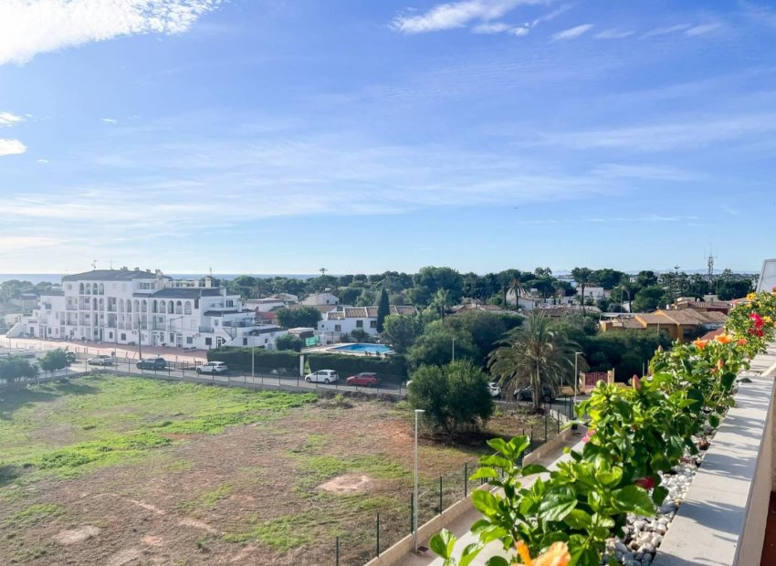 Resale - Apartment / Flat * - Torrevieja * - Punta Prima *