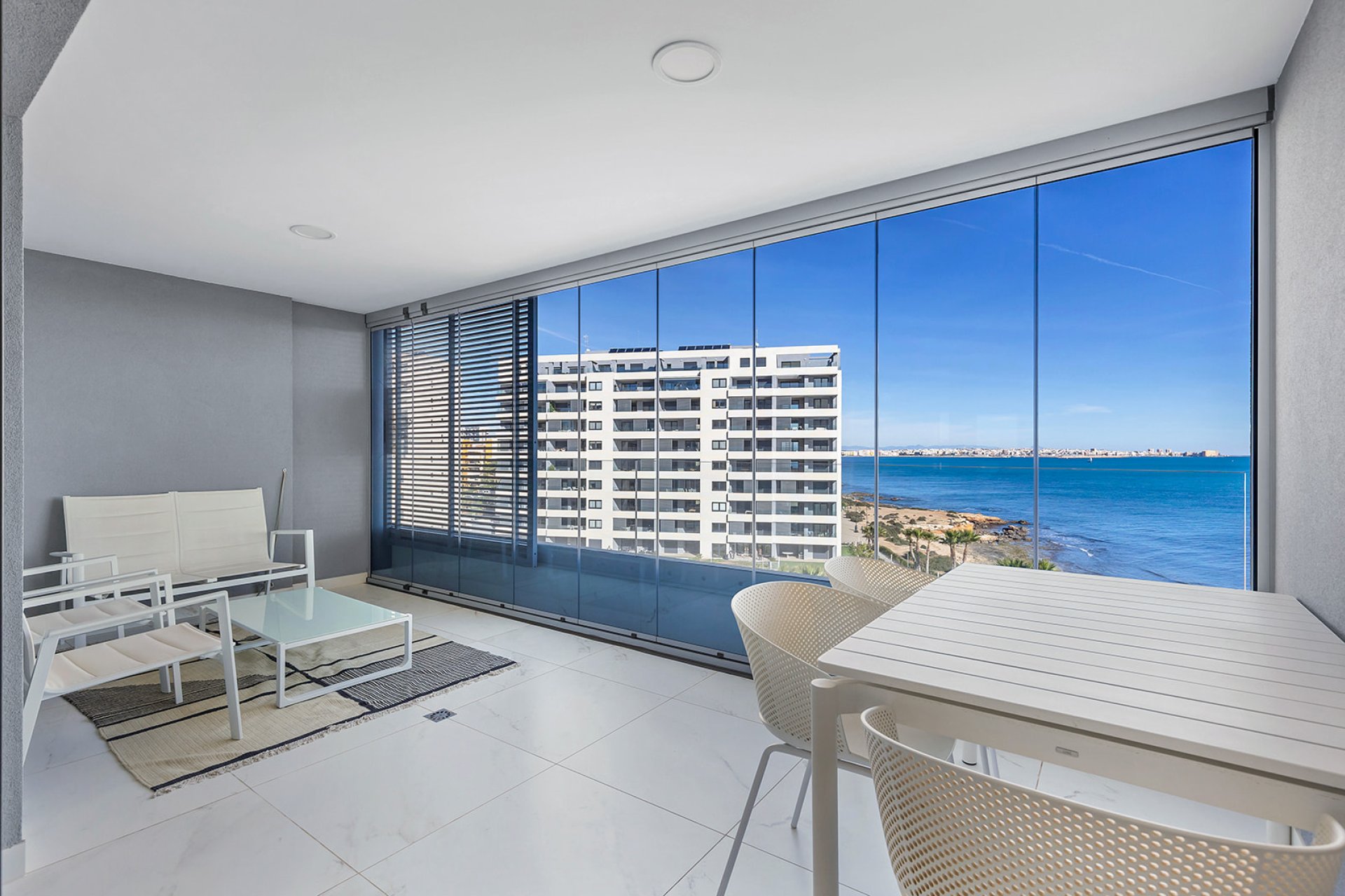 Resale - Apartment / Flat * - Torrevieja * - Punta Prima *