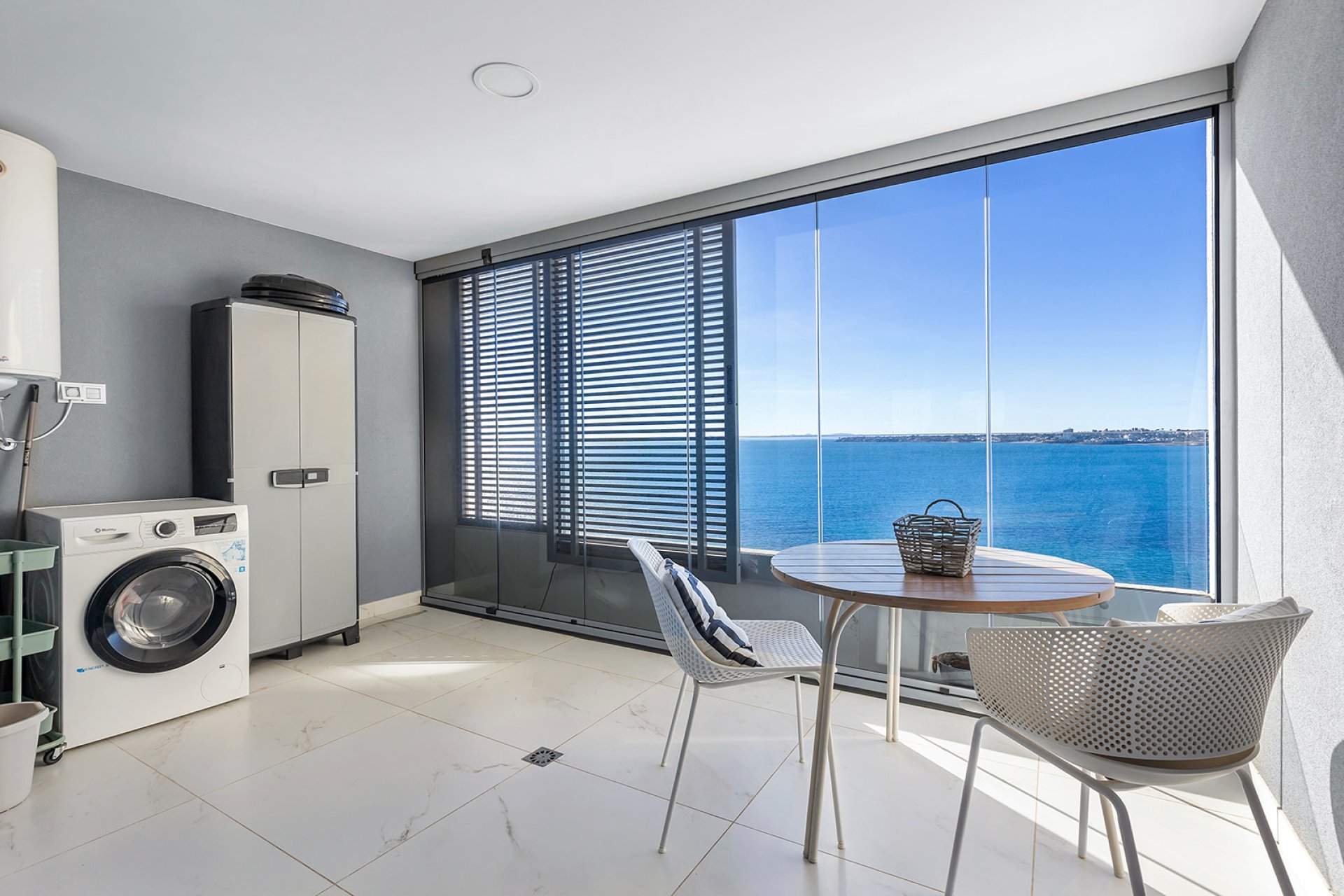 Resale - Apartment / Flat * - Torrevieja * - Punta Prima *