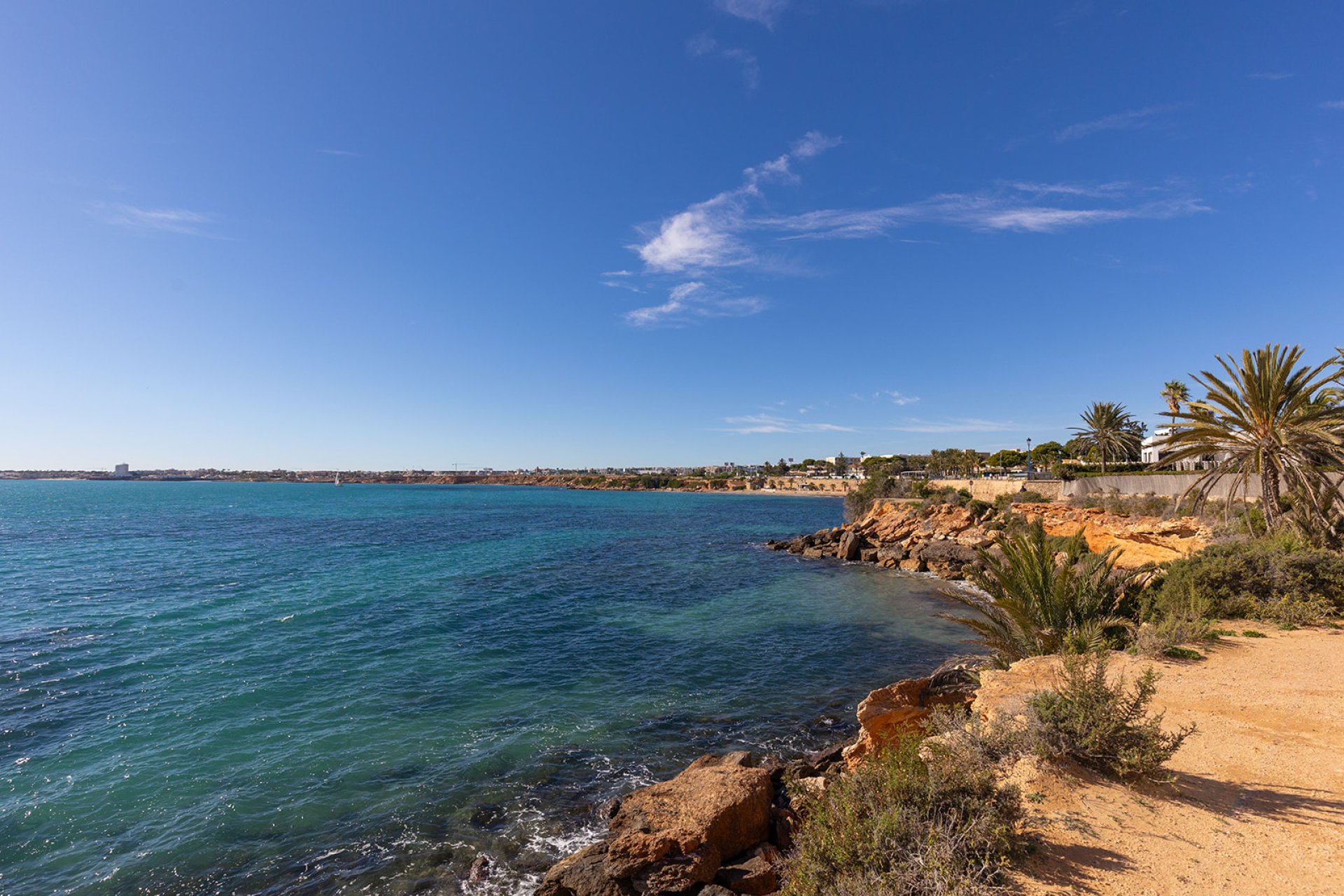 Resale - Apartment / Flat * - Torrevieja * - Punta Prima *