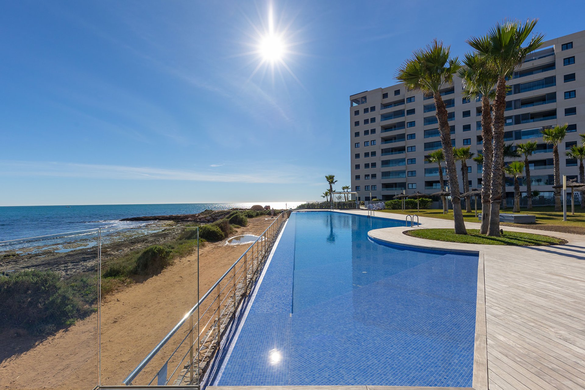 Resale - Apartment / Flat * - Torrevieja * - Punta Prima *