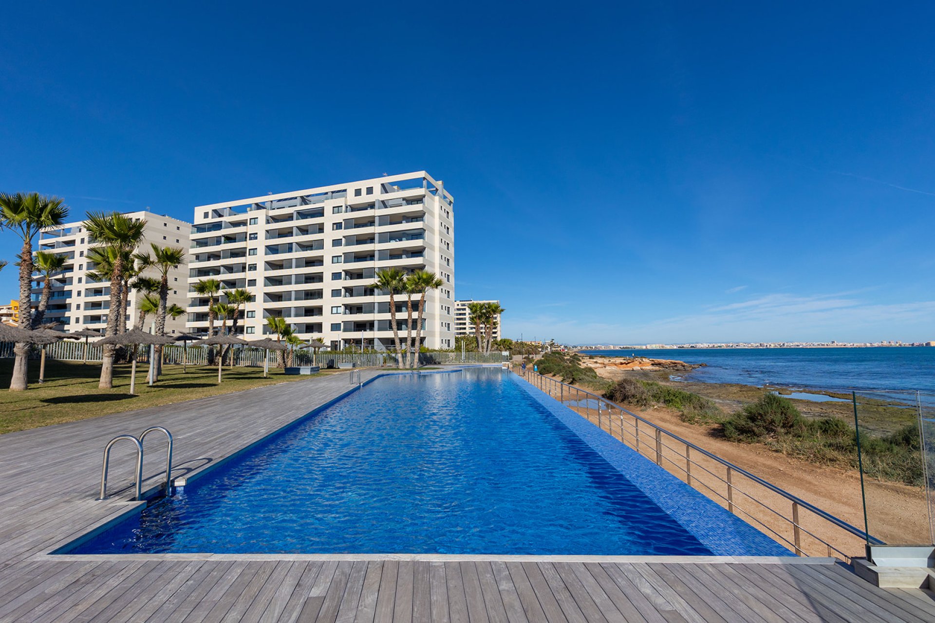 Resale - Apartment / Flat * - Torrevieja * - Punta Prima *