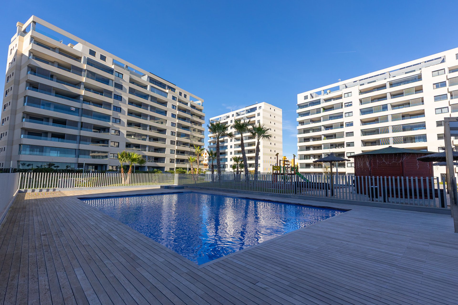Resale - Apartment / Flat * - Torrevieja * - Punta Prima *