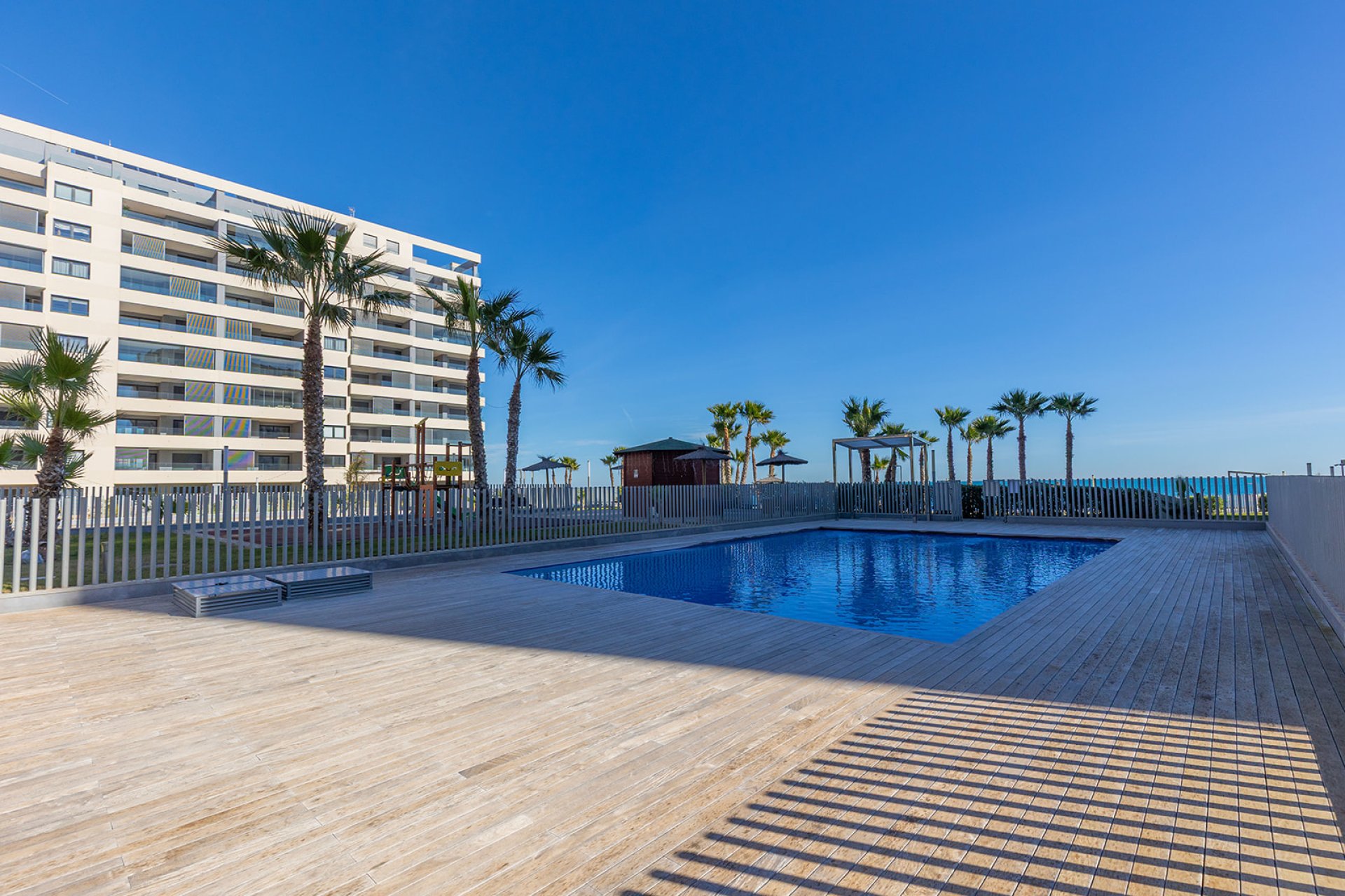 Resale - Apartment / Flat * - Torrevieja * - Punta Prima *