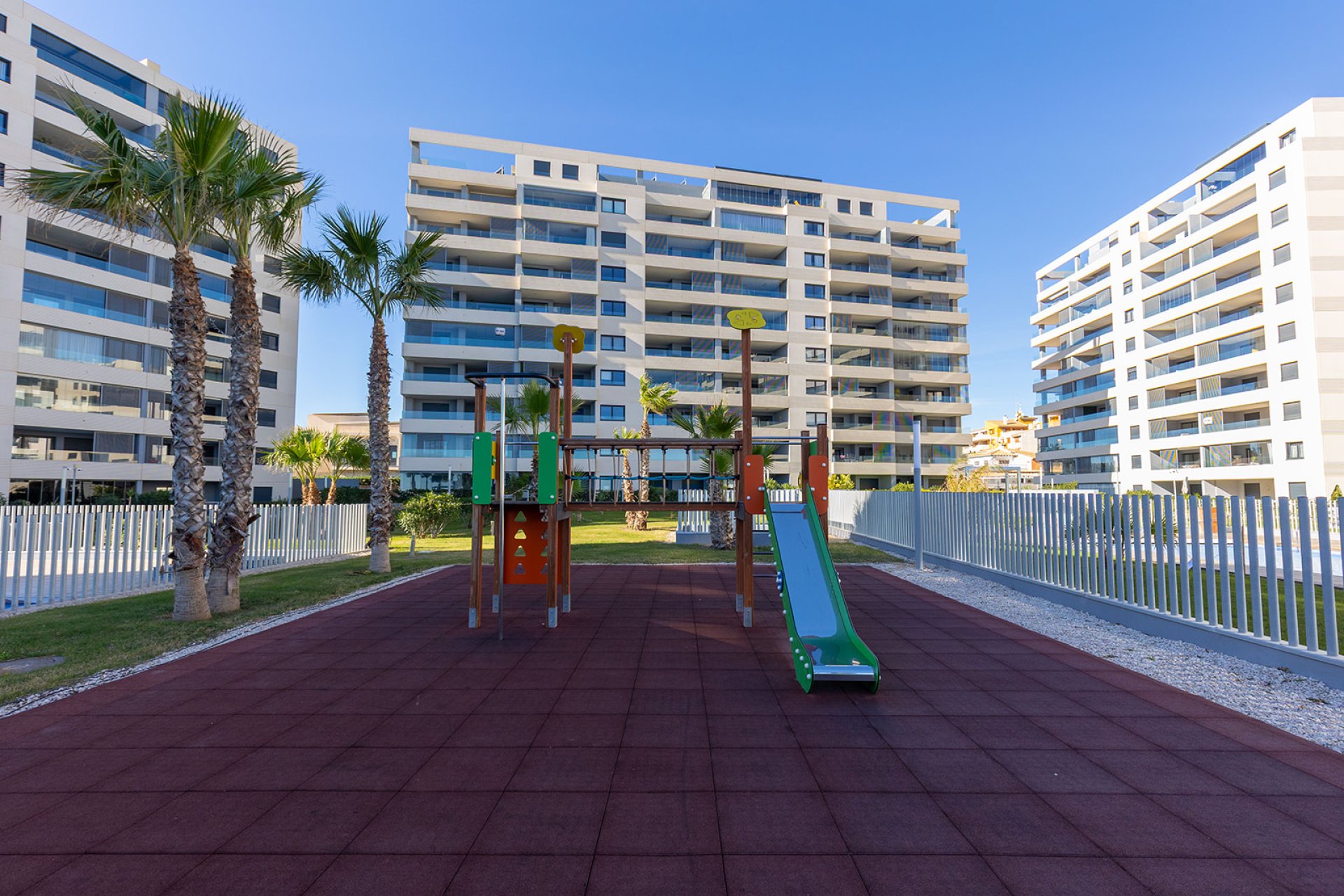 Resale - Apartment / Flat * - Torrevieja * - Punta Prima *