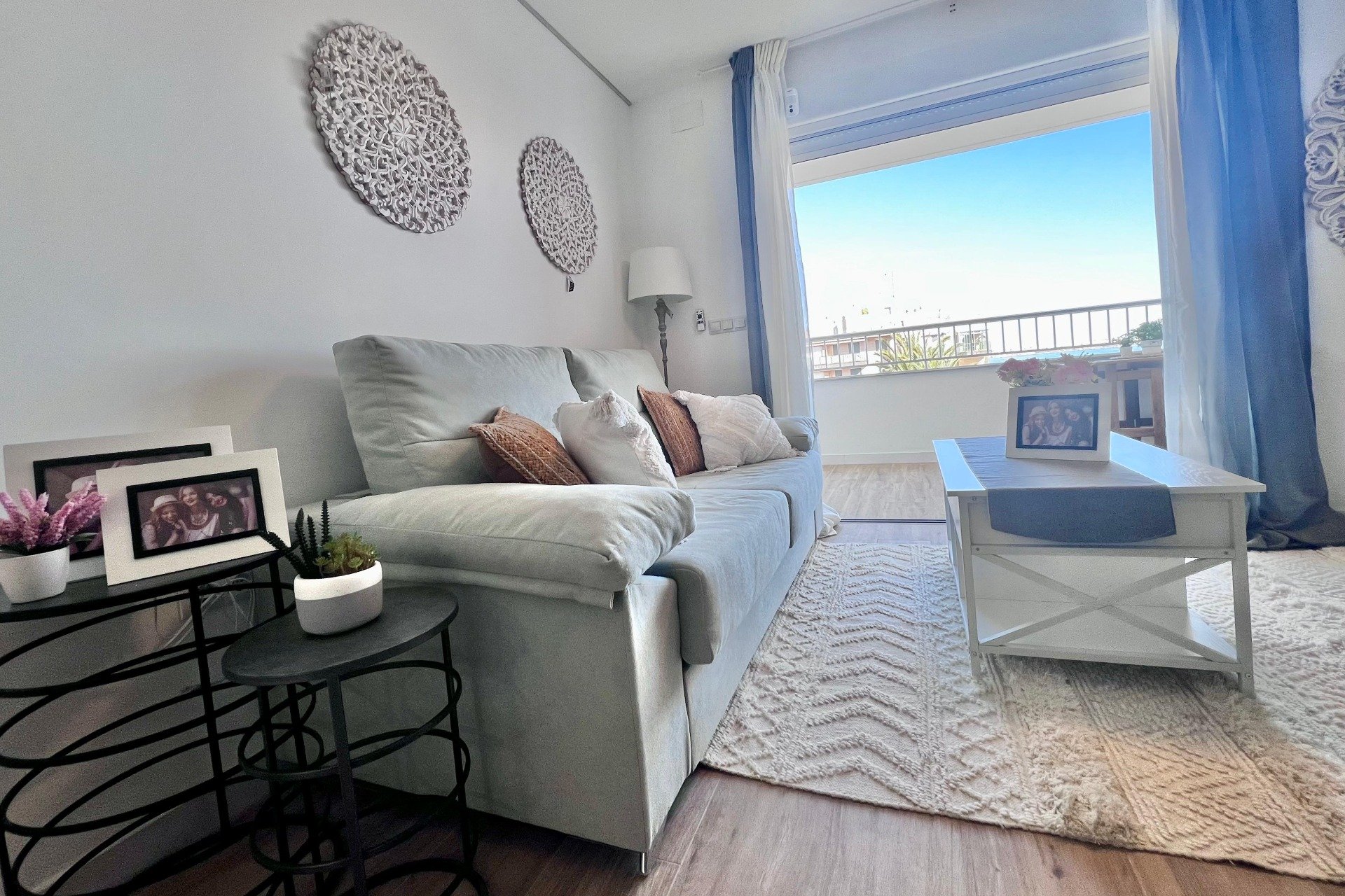 Resale - Apartment / Flat * - Torrevieja * - Punta Prima *