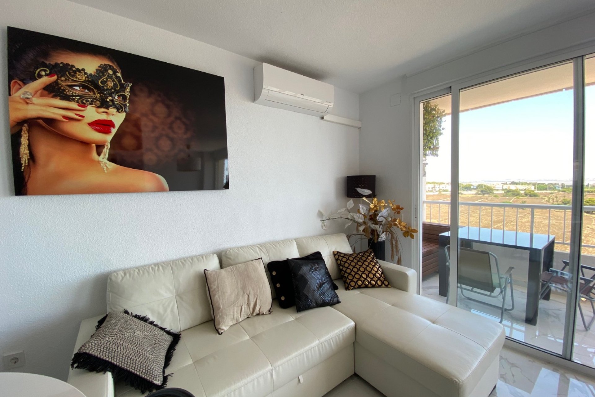 Resale - Apartment / Flat * - Torrevieja * - Punta Prima