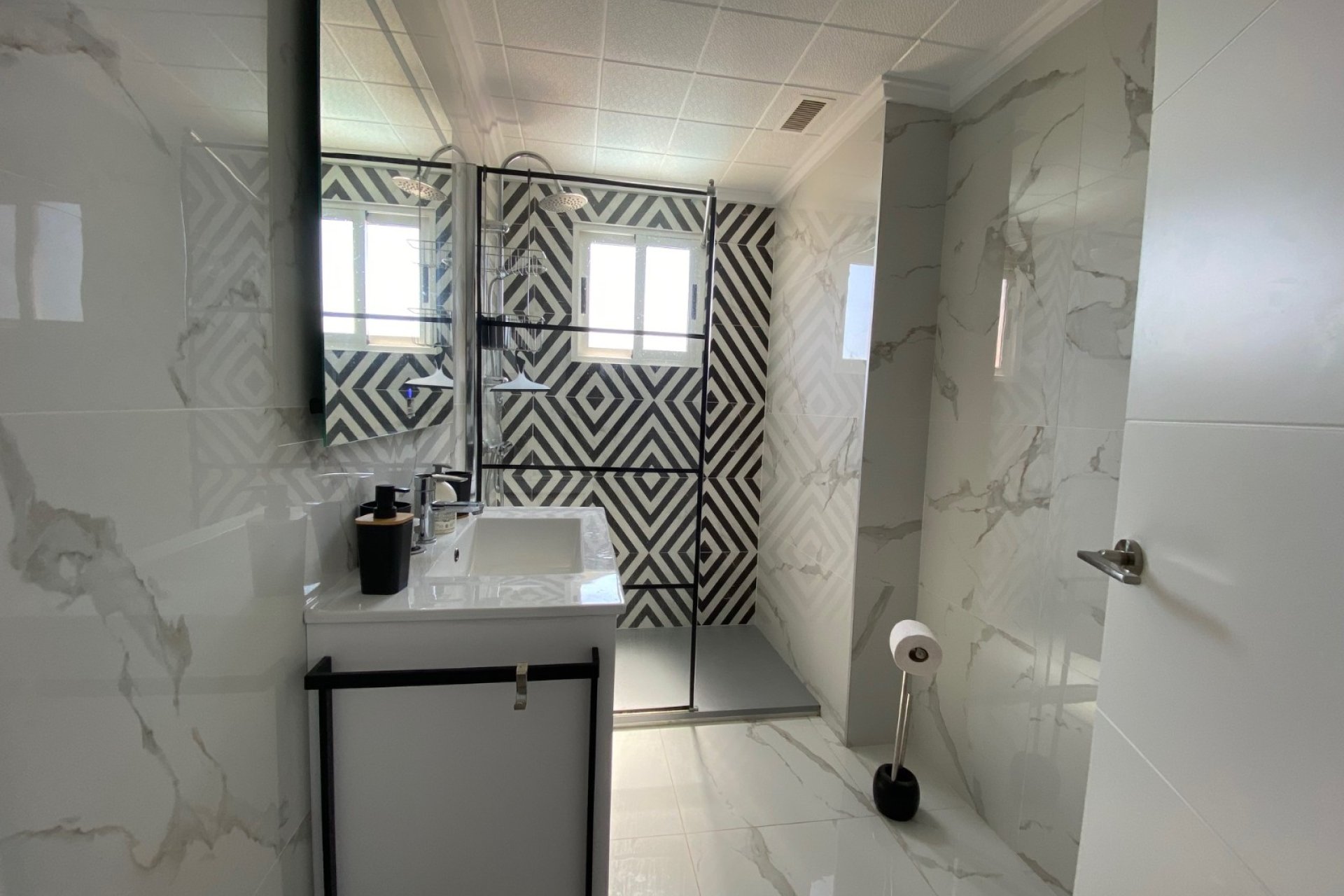 Resale - Apartment / Flat * - Torrevieja * - Punta Prima