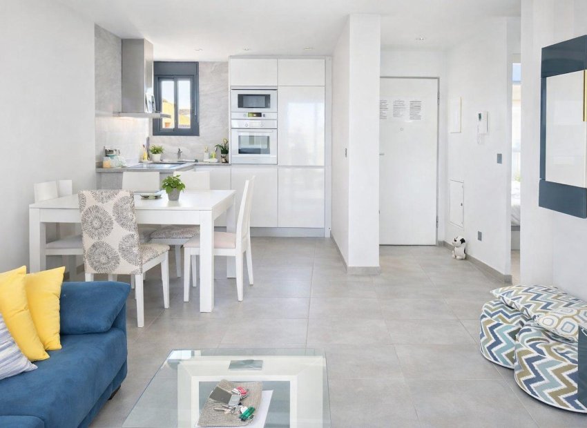 Resale - Apartment / Flat * - Torrevieja * - Punta Prima *