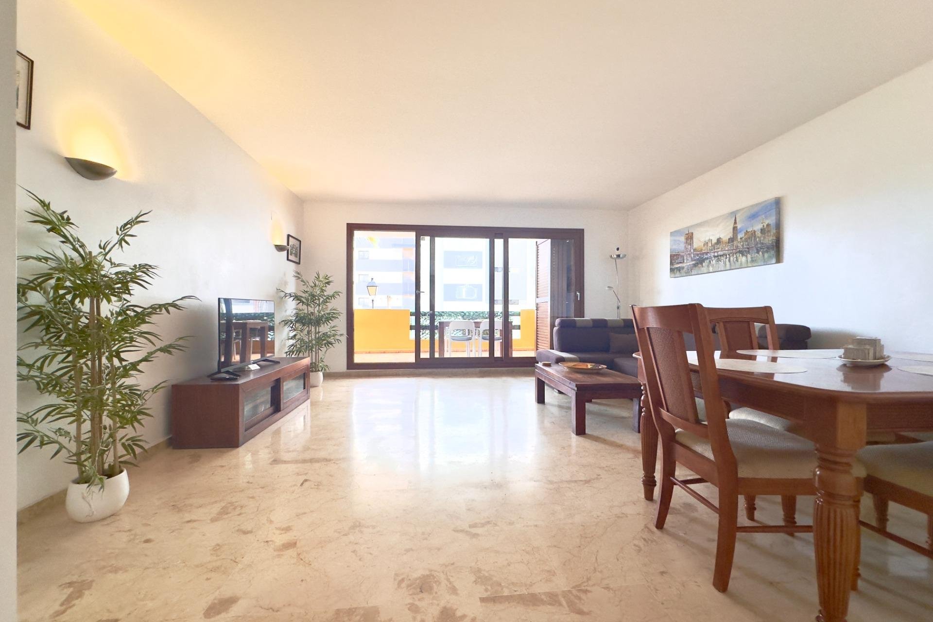Resale - Apartment / Flat * - Torrevieja * - Punta Prima *