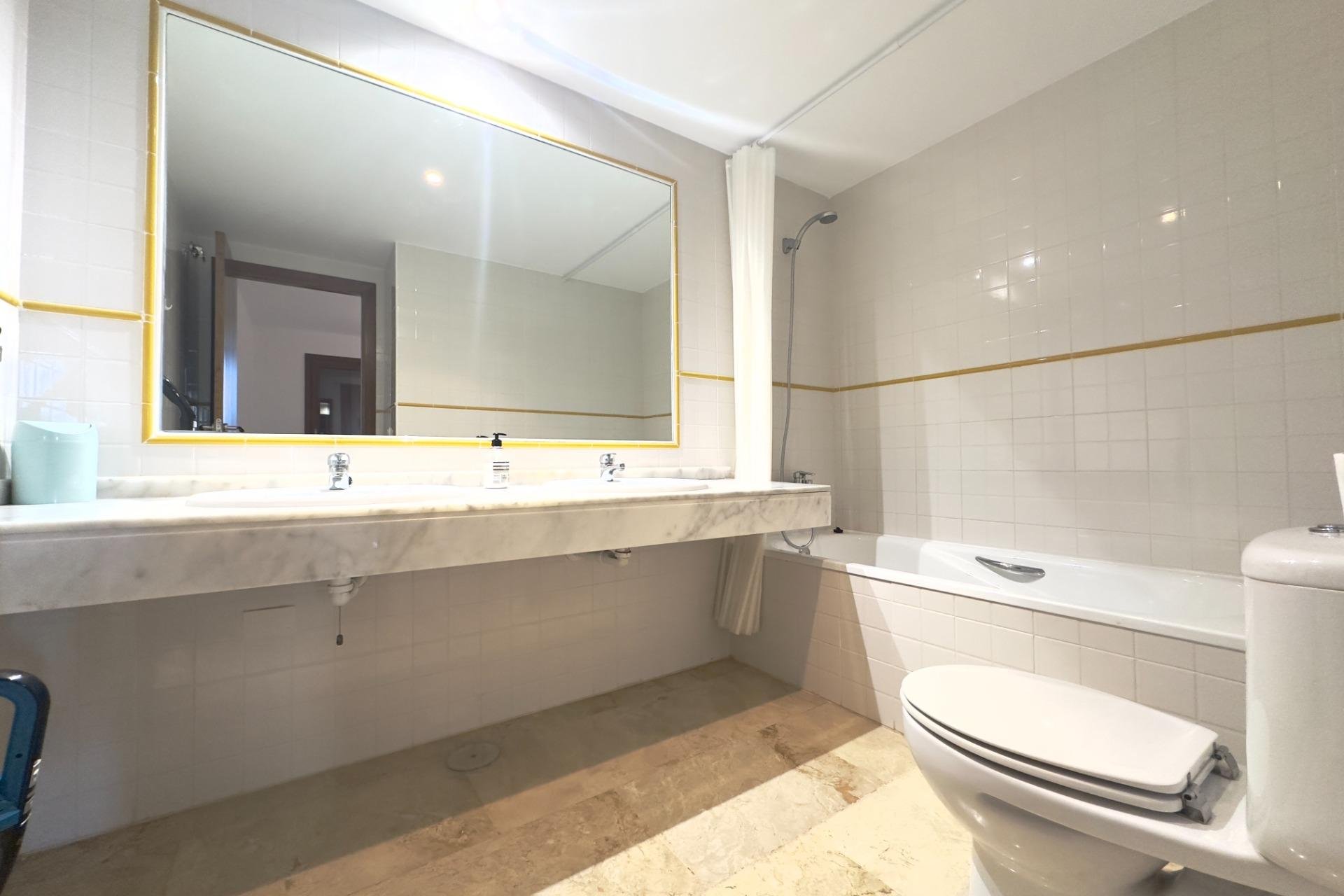 Resale - Apartment / Flat * - Torrevieja * - Punta Prima *