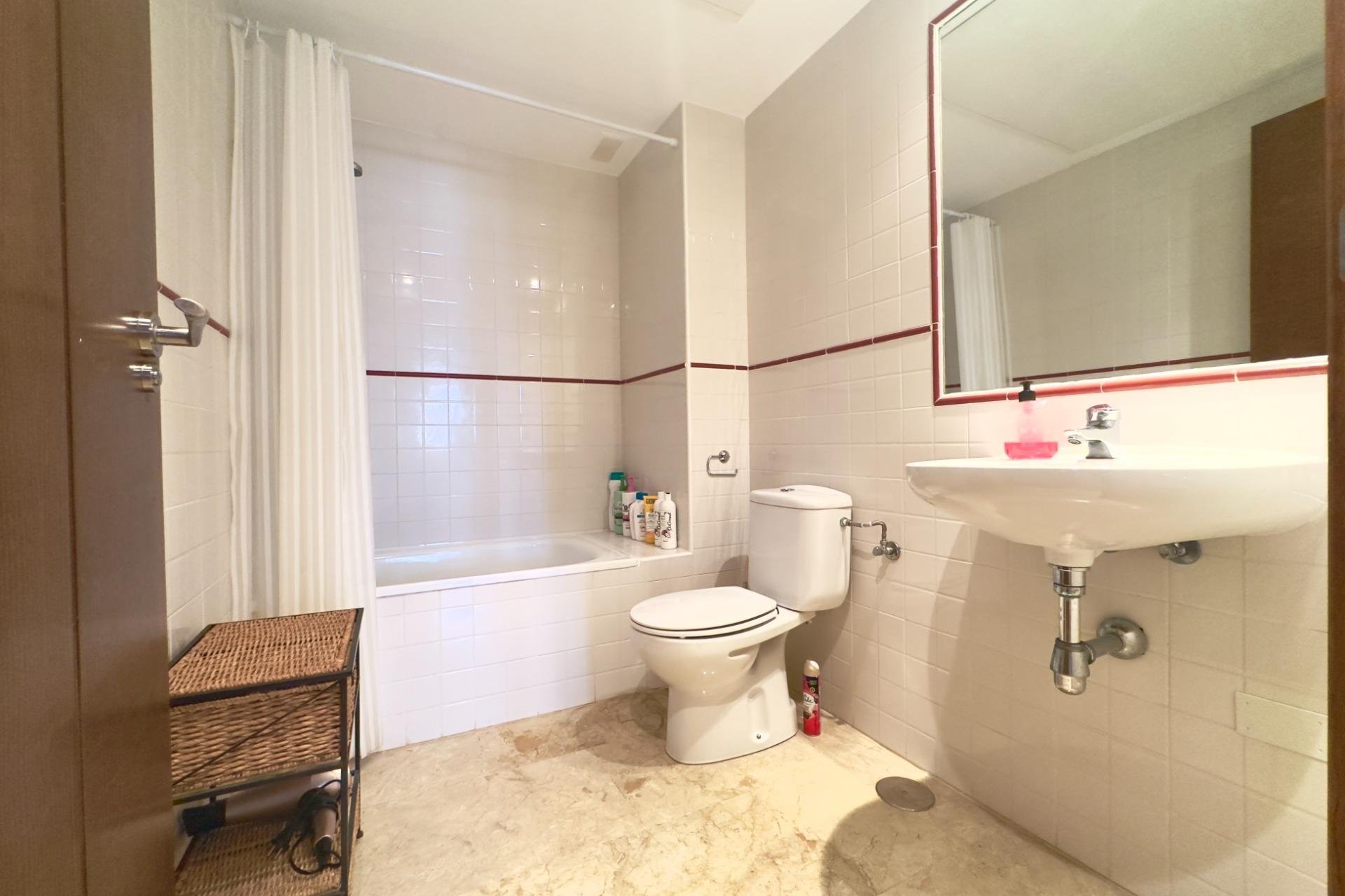 Resale - Apartment / Flat * - Torrevieja * - Punta Prima *