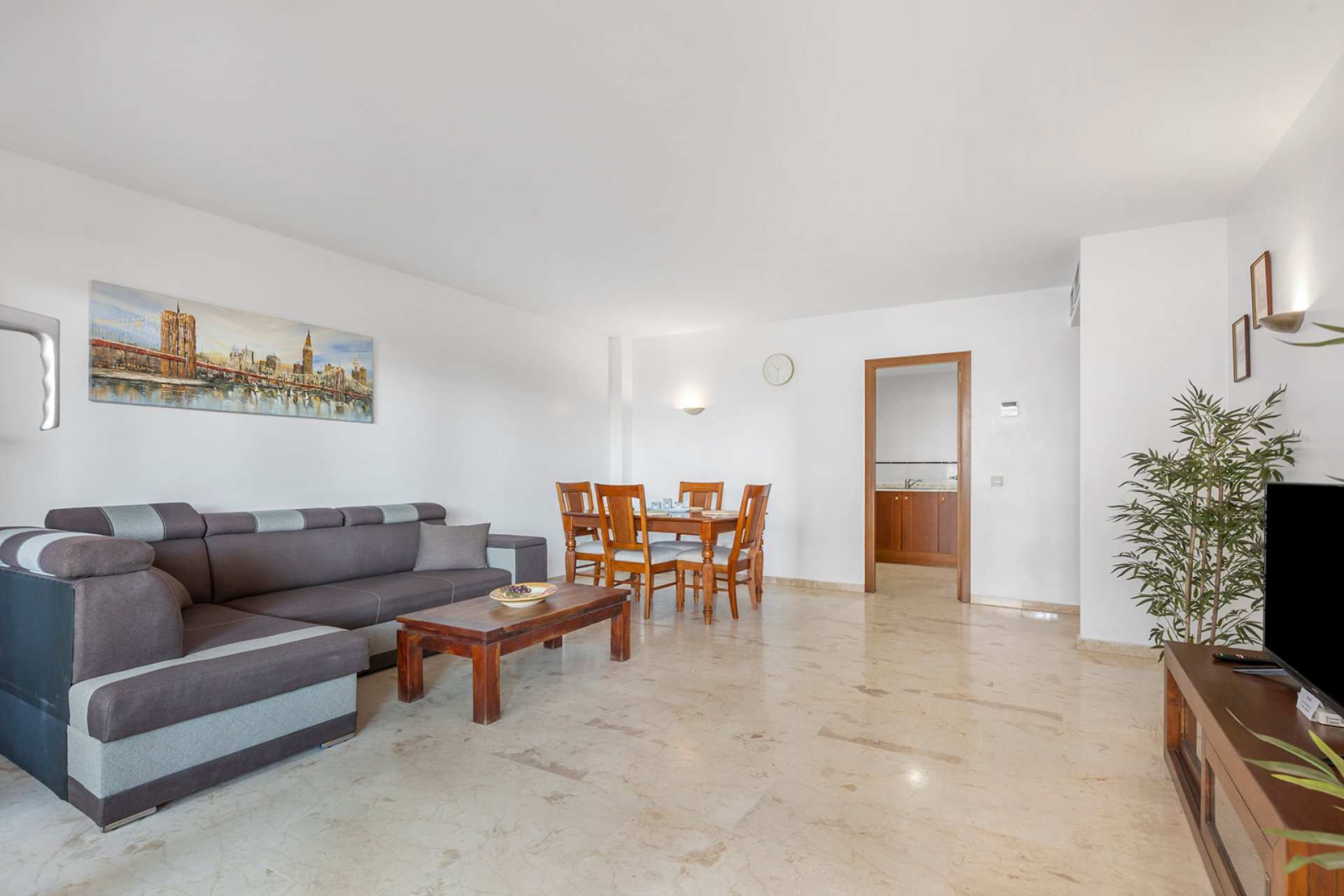 Resale - Apartment / Flat * - Torrevieja * - Punta Prima *