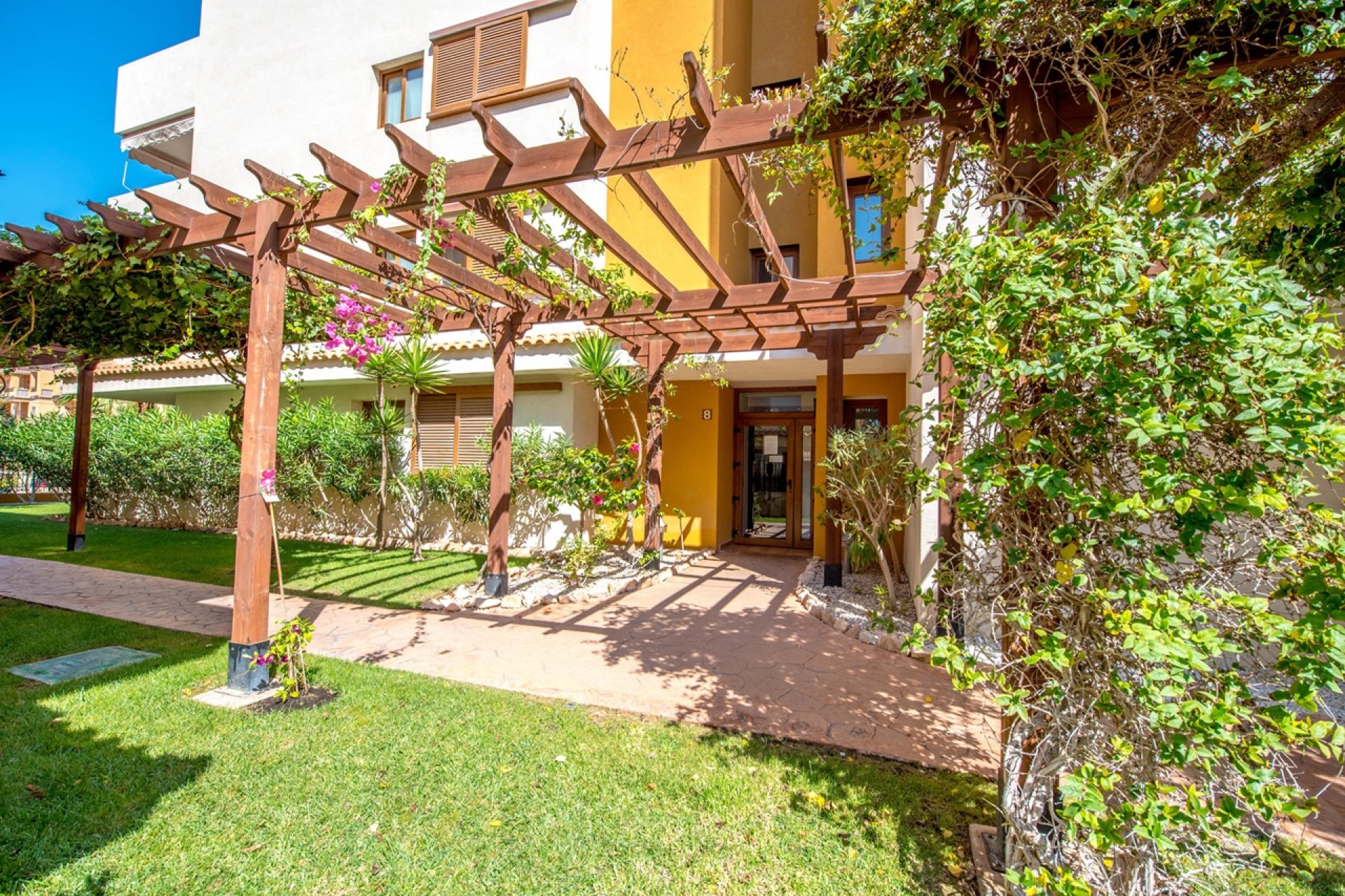 Resale - Apartment / Flat * - Torrevieja * - Punta Prima *