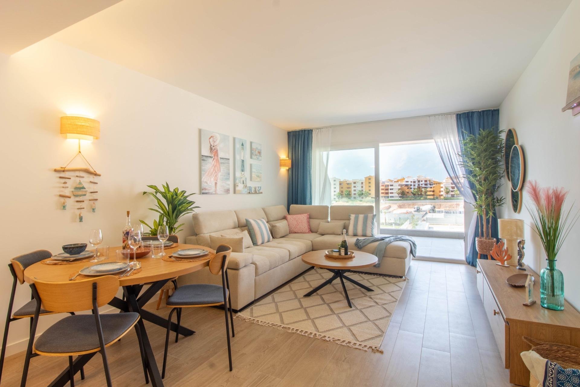Resale - Apartment / Flat * - Torrevieja * - Punta Prima *