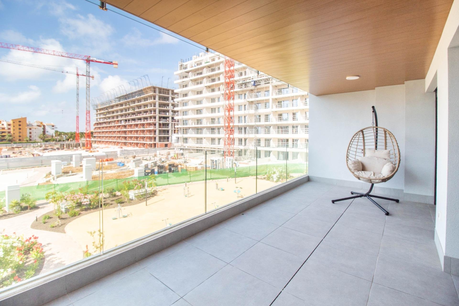 Resale - Apartment / Flat * - Torrevieja * - Punta Prima *