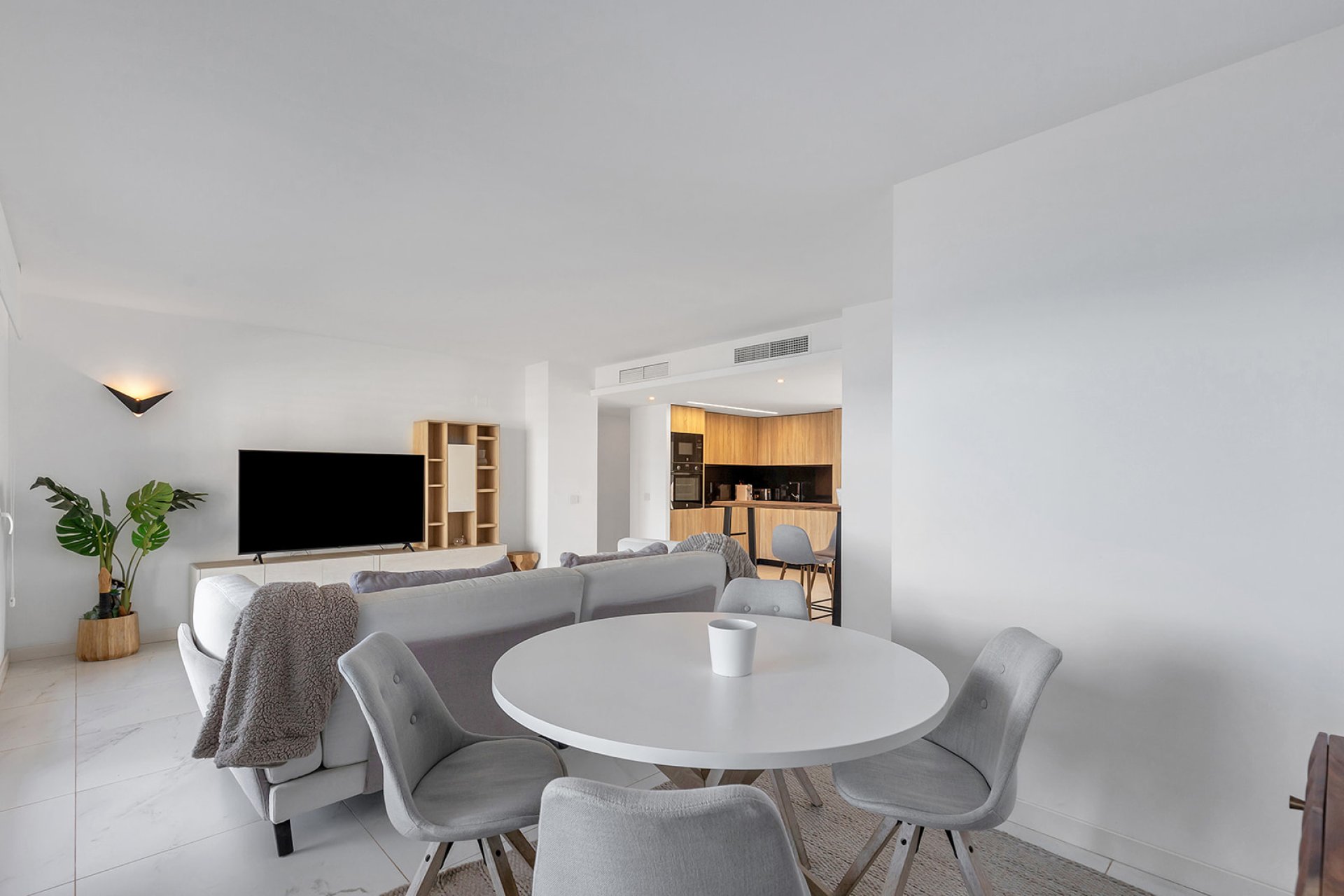 Resale - Apartment / Flat * - Torrevieja * - Punta Prima *