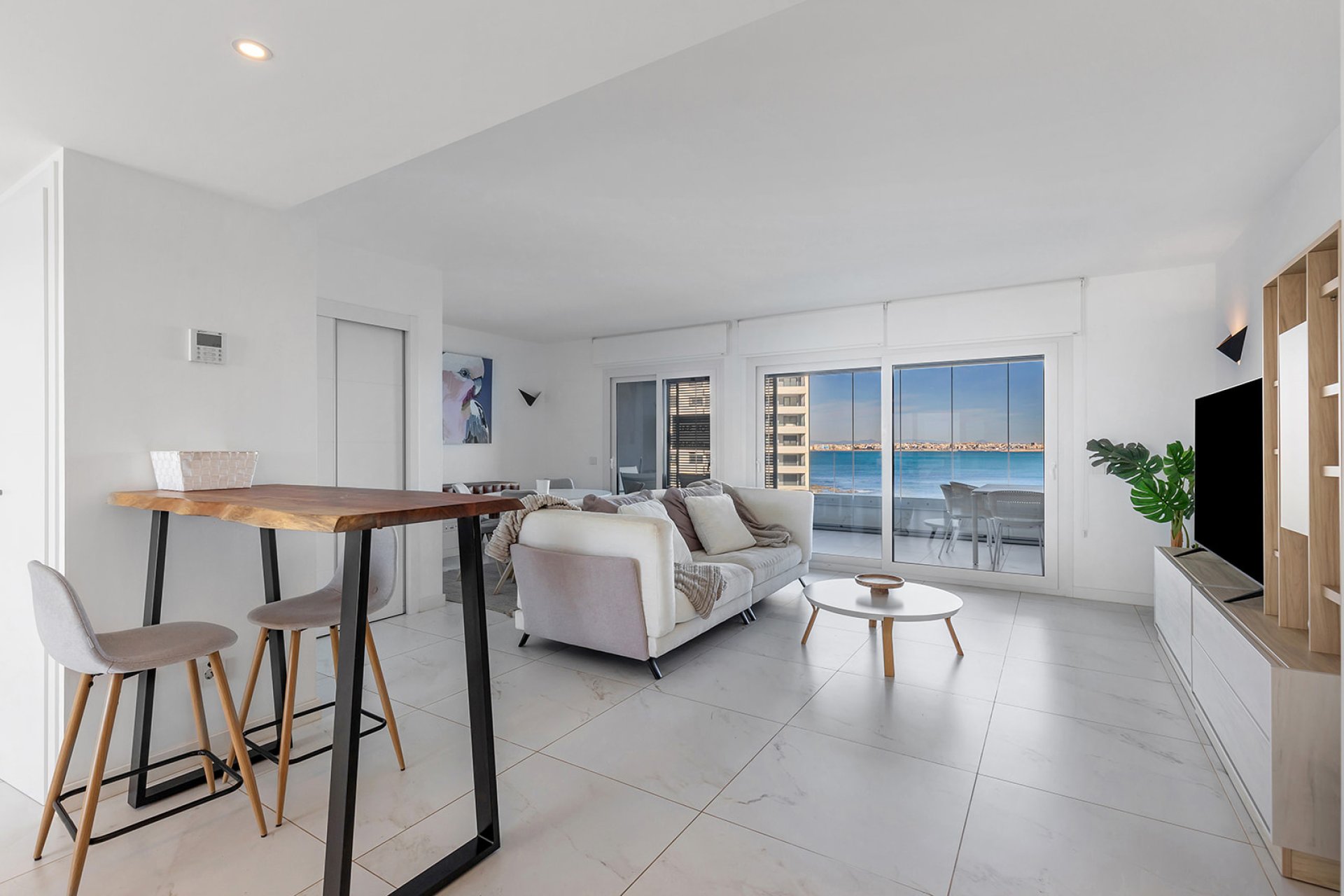 Resale - Apartment / Flat * - Torrevieja * - Punta Prima *